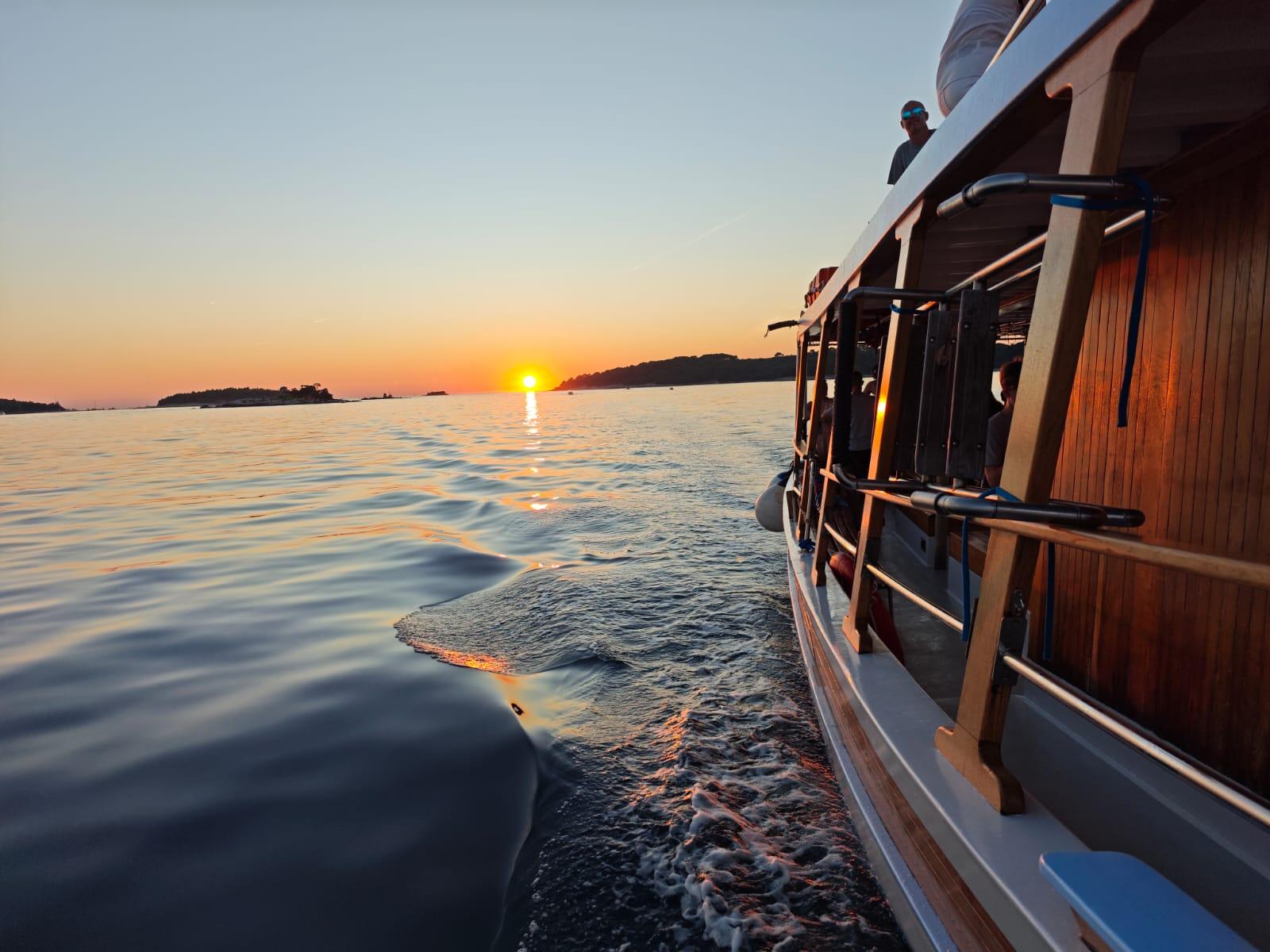 Rovinj Sunset Boat Trip with Swimming & Open Bar