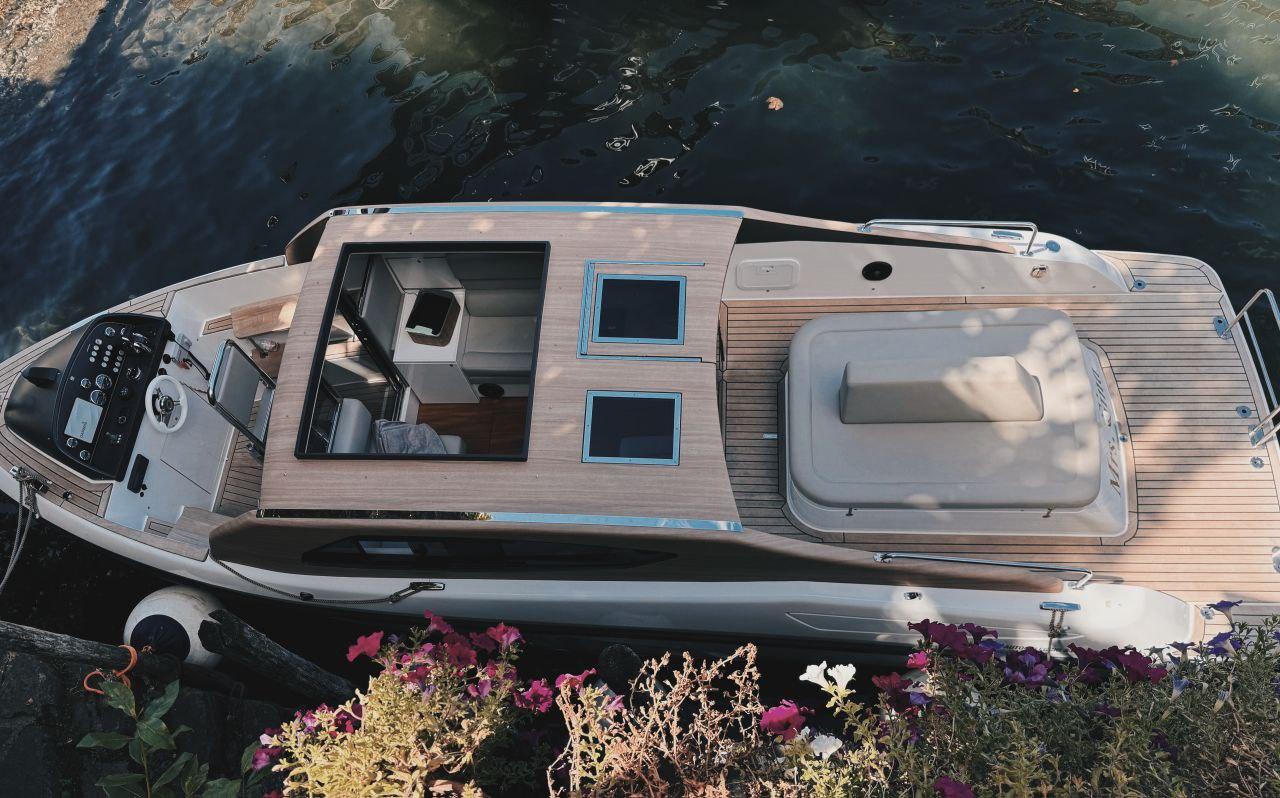 Lake Como Luxury Boat Tour with Bellagio & Varenna Stops