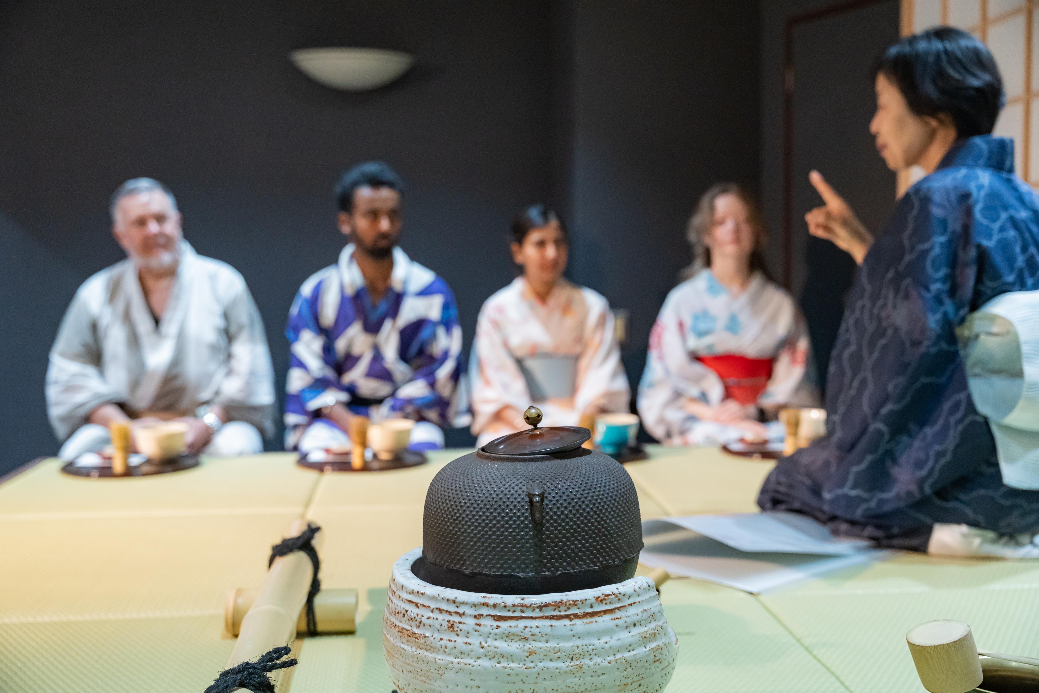 Traditionell teceremoni i Gion med matcha & lokala sötsaker
