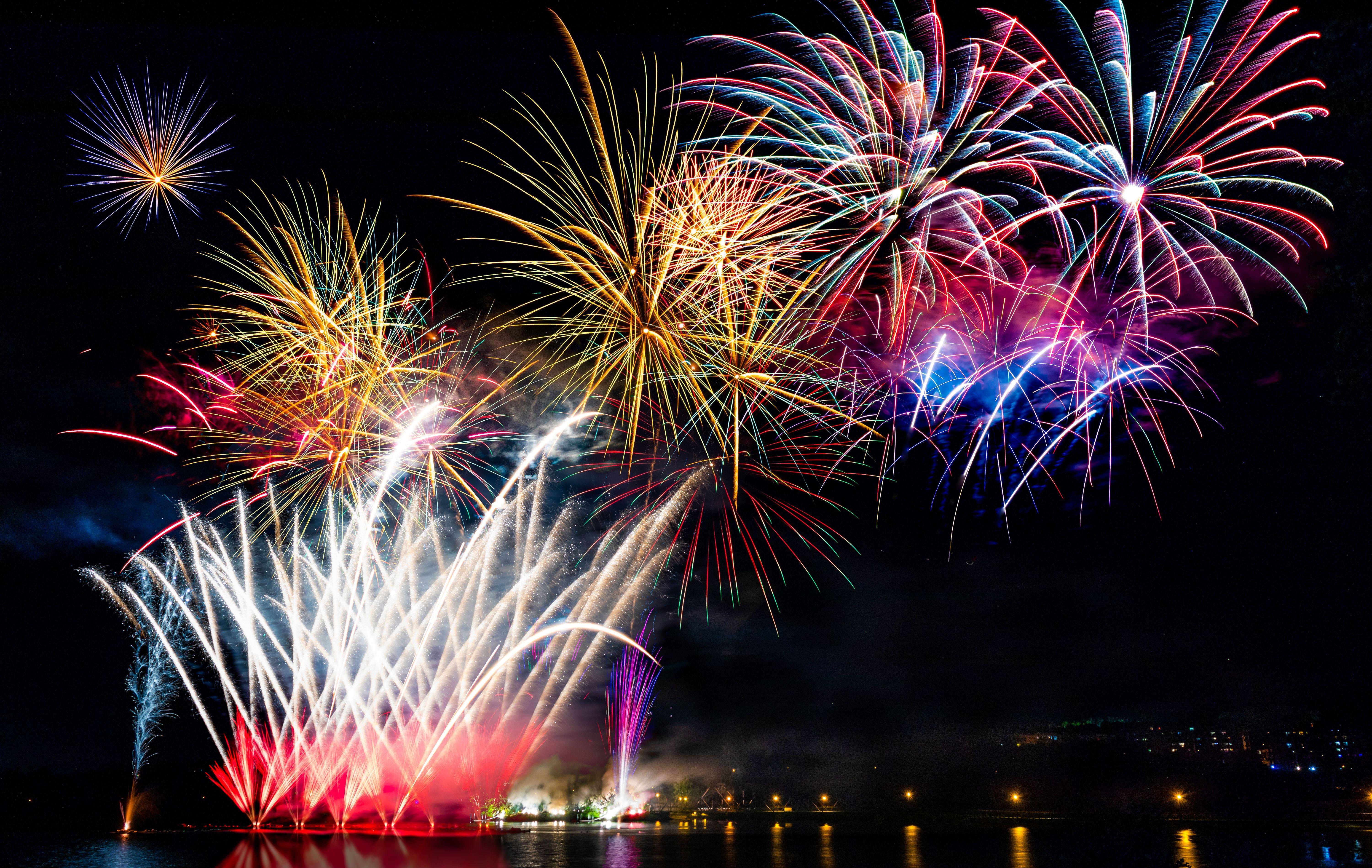 New Year's Eve Amsterdam Pub Crawl with Shots & Club Access