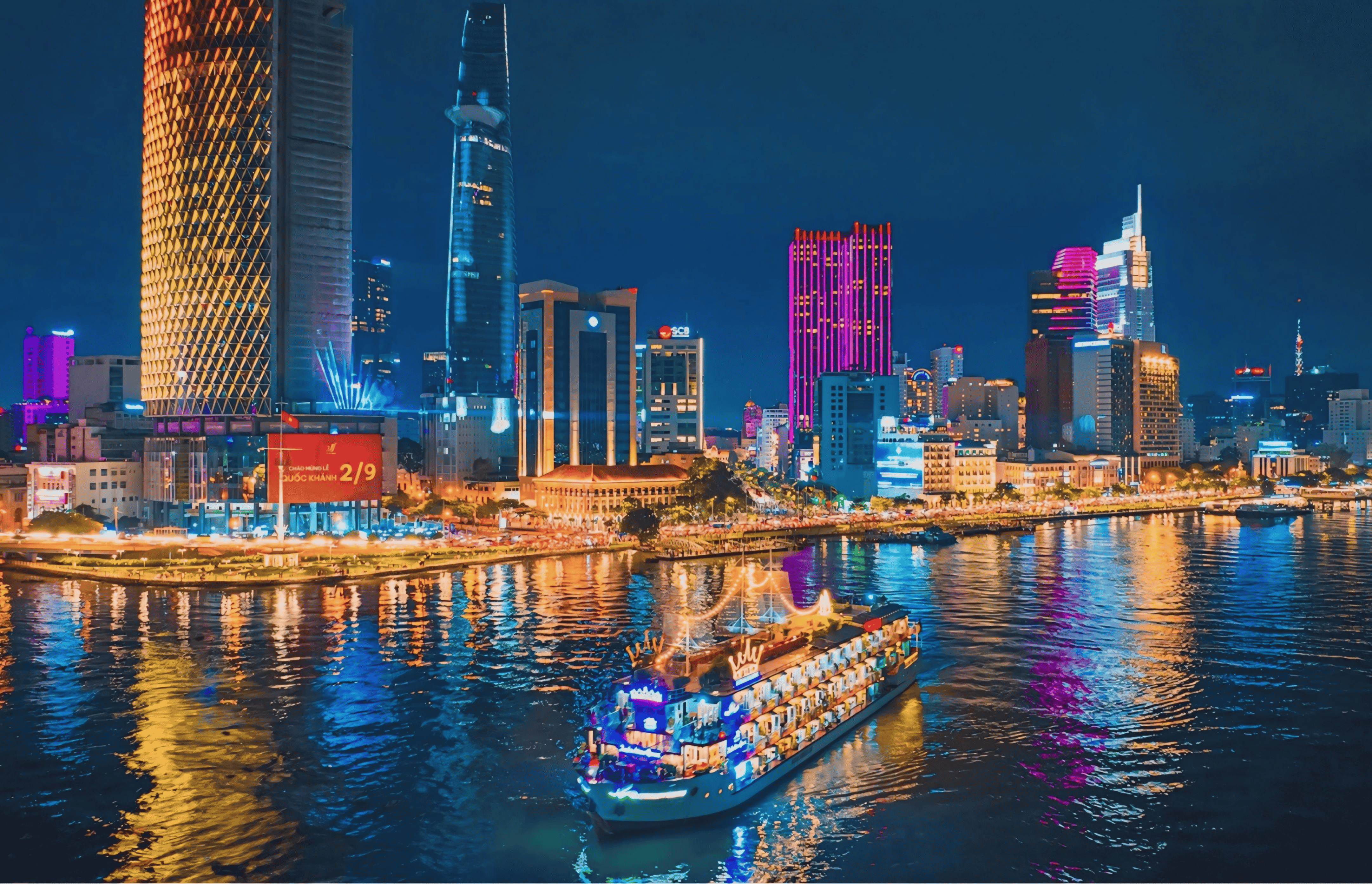 Evening Cyclo or Scooter Tour with Saigon River Dinner Cruise