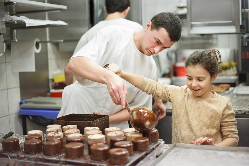 Paris Behind-the-Scenes Bakery Tour with Breakfast