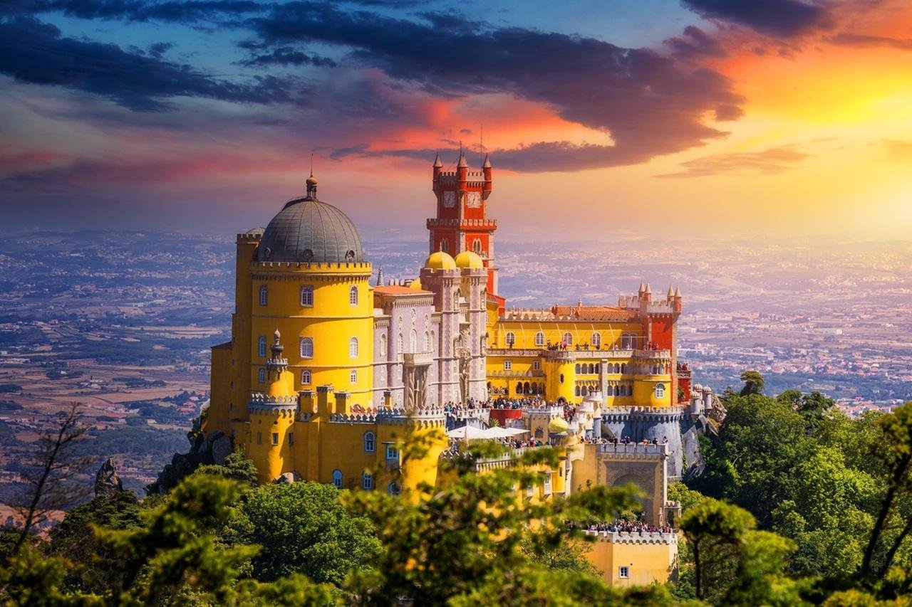 Sintra, Pena Palace, Regaleira, Cabo da Roca & Cascais Day Tour from Lisbon