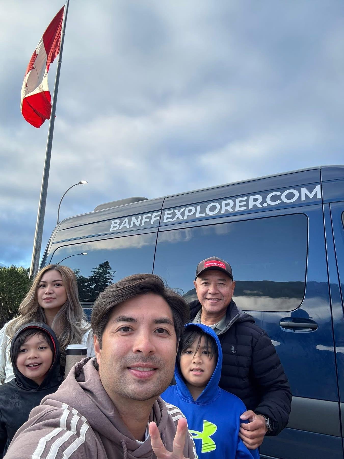 Banff to Lake Louise and Moraine Lake Round-Trip Shuttle