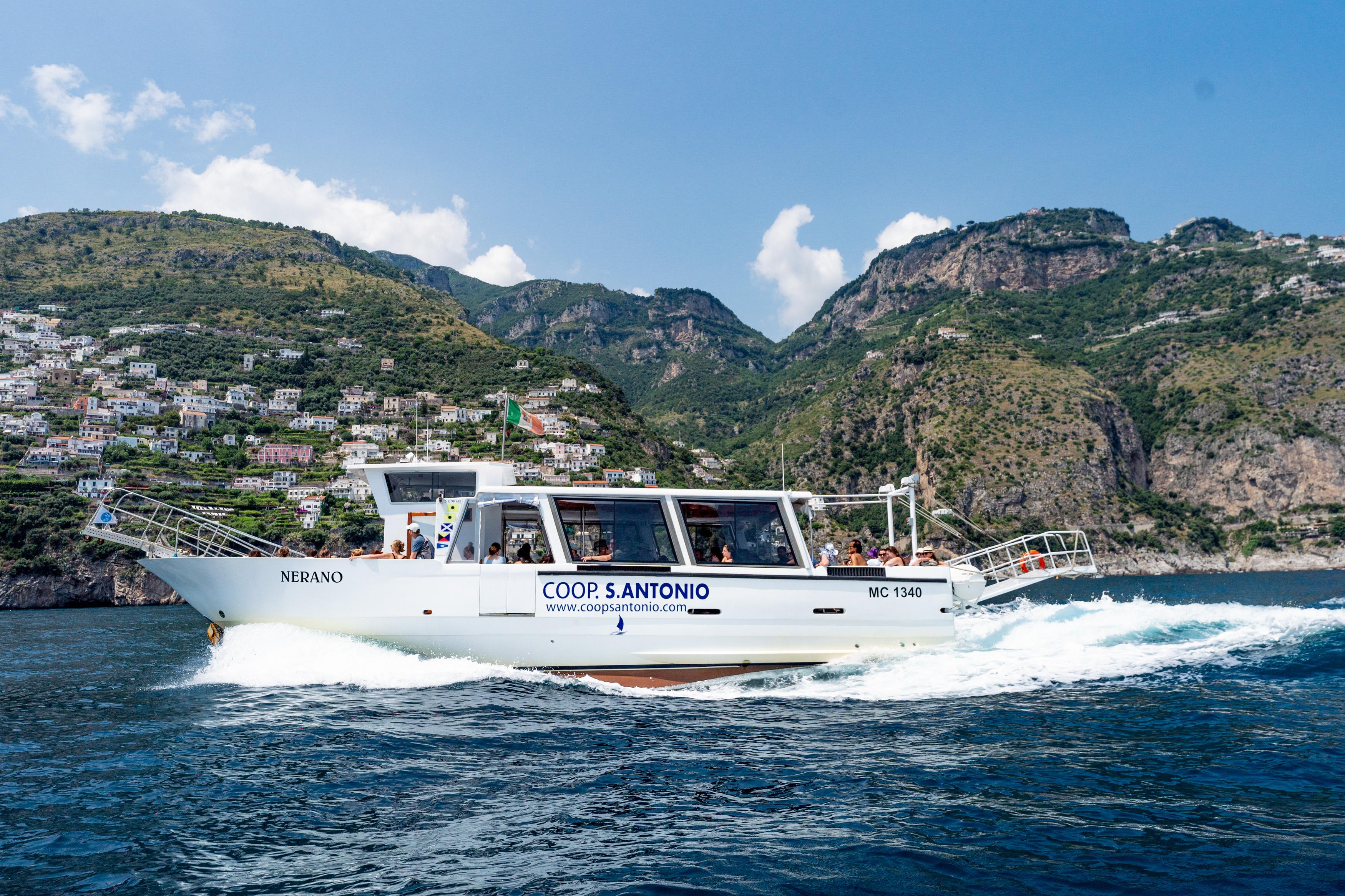 Amalfi Coast Boat Tour: Positano, Amalfi & Li Galli Islands