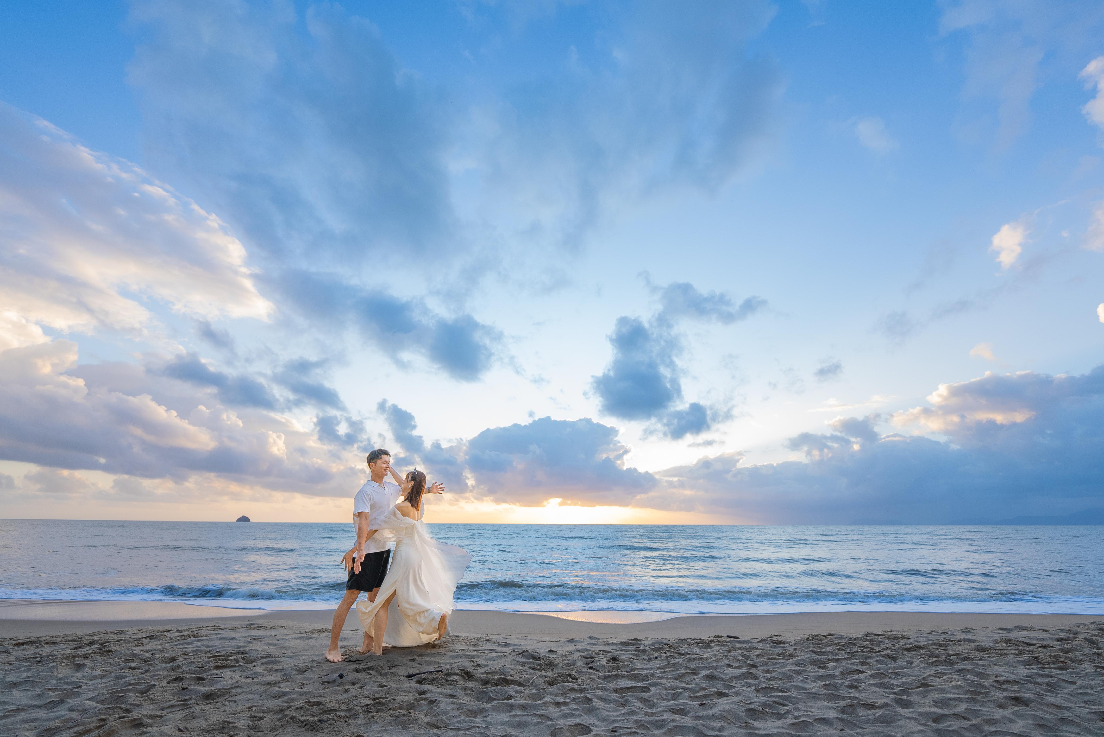 Cairns Airport Transfer & Palm Cove Beach Photo Experience