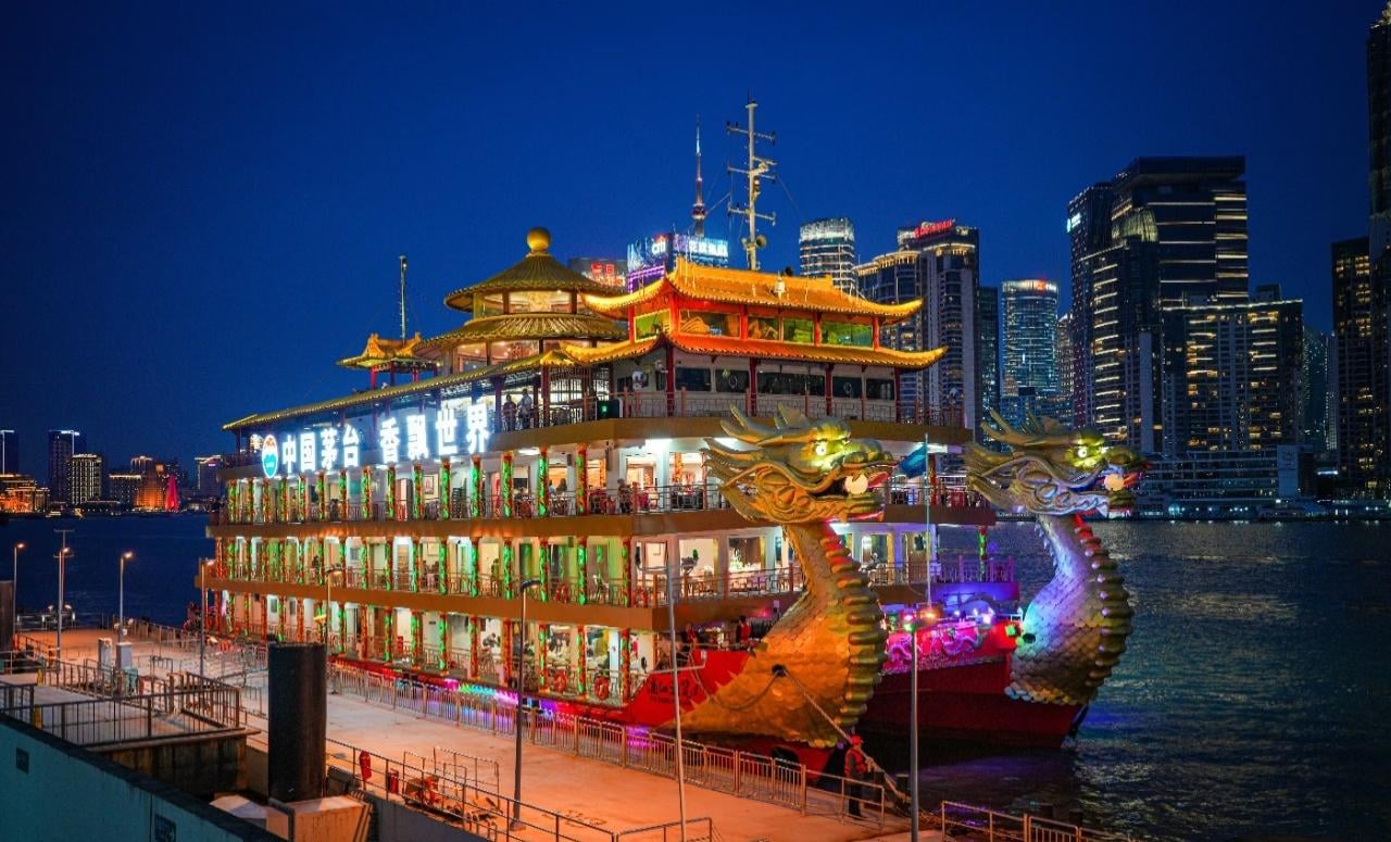 Huangpu River Dragon Cruise with Buffet Dinner