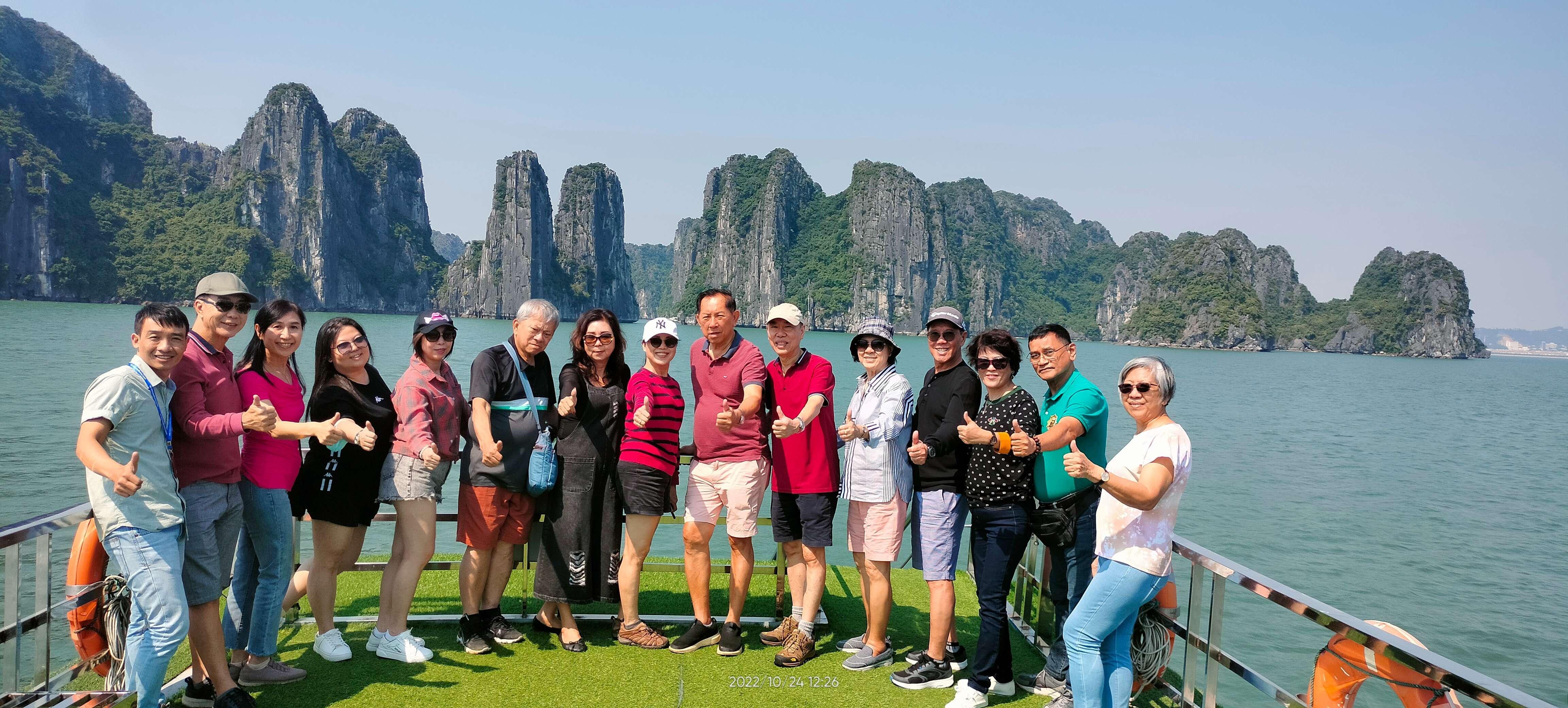 Private Ha Long Bay Full-Day Tour from Hanoi