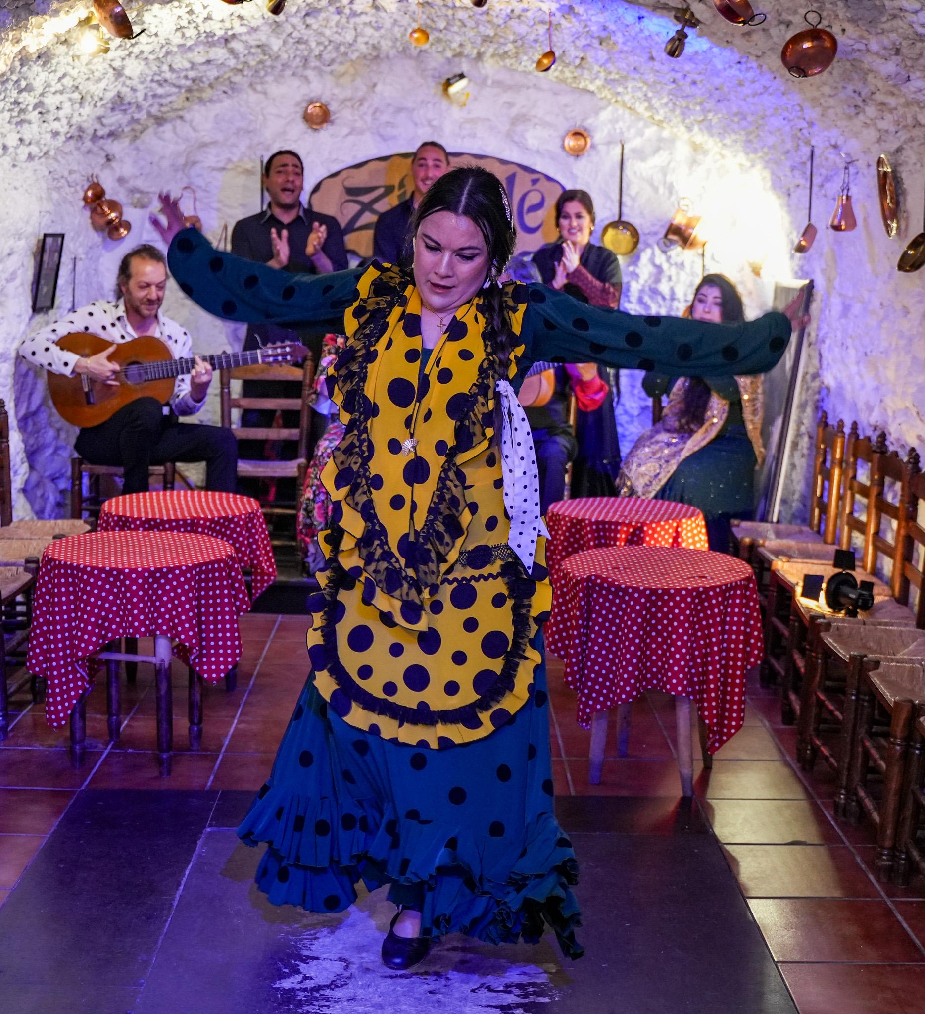 Sacromonte Cave Flamenco Show with Welcome Drink