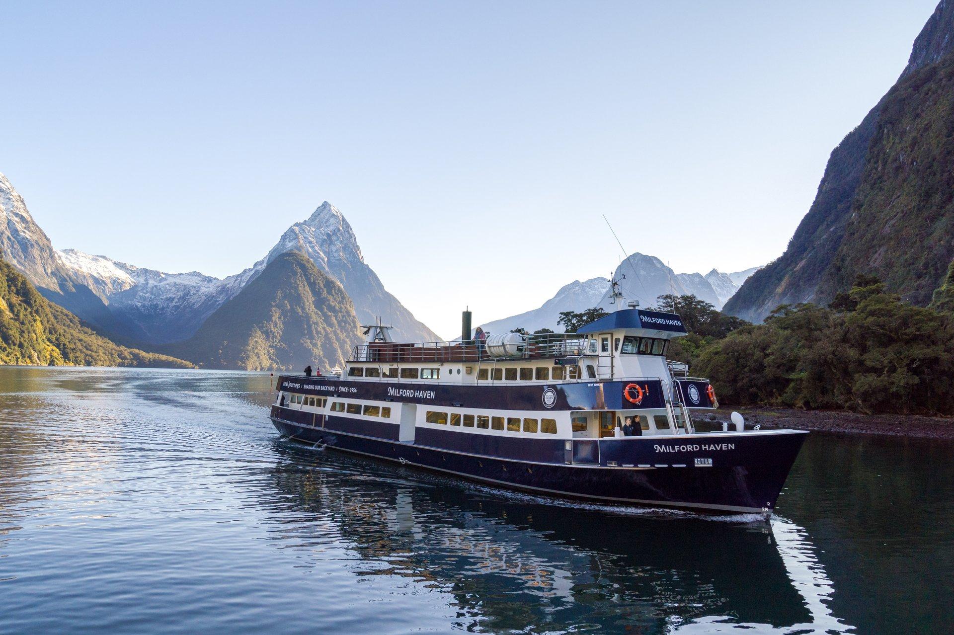 Milford Sound Cruise & Coach Day Tour from Queenstown