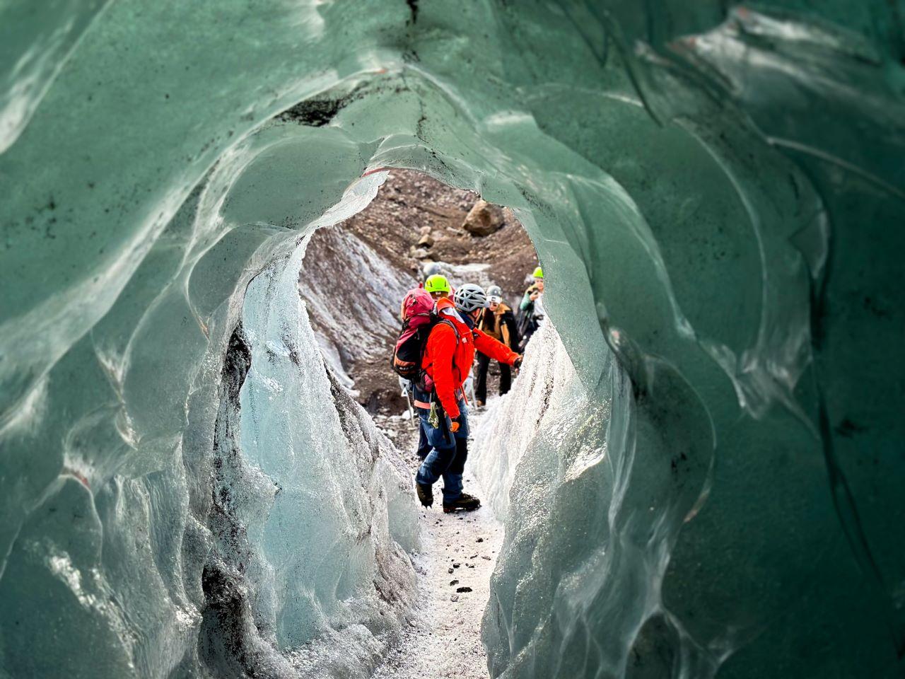 Skaftafell: Ice Cave Tour and Glacier Hike