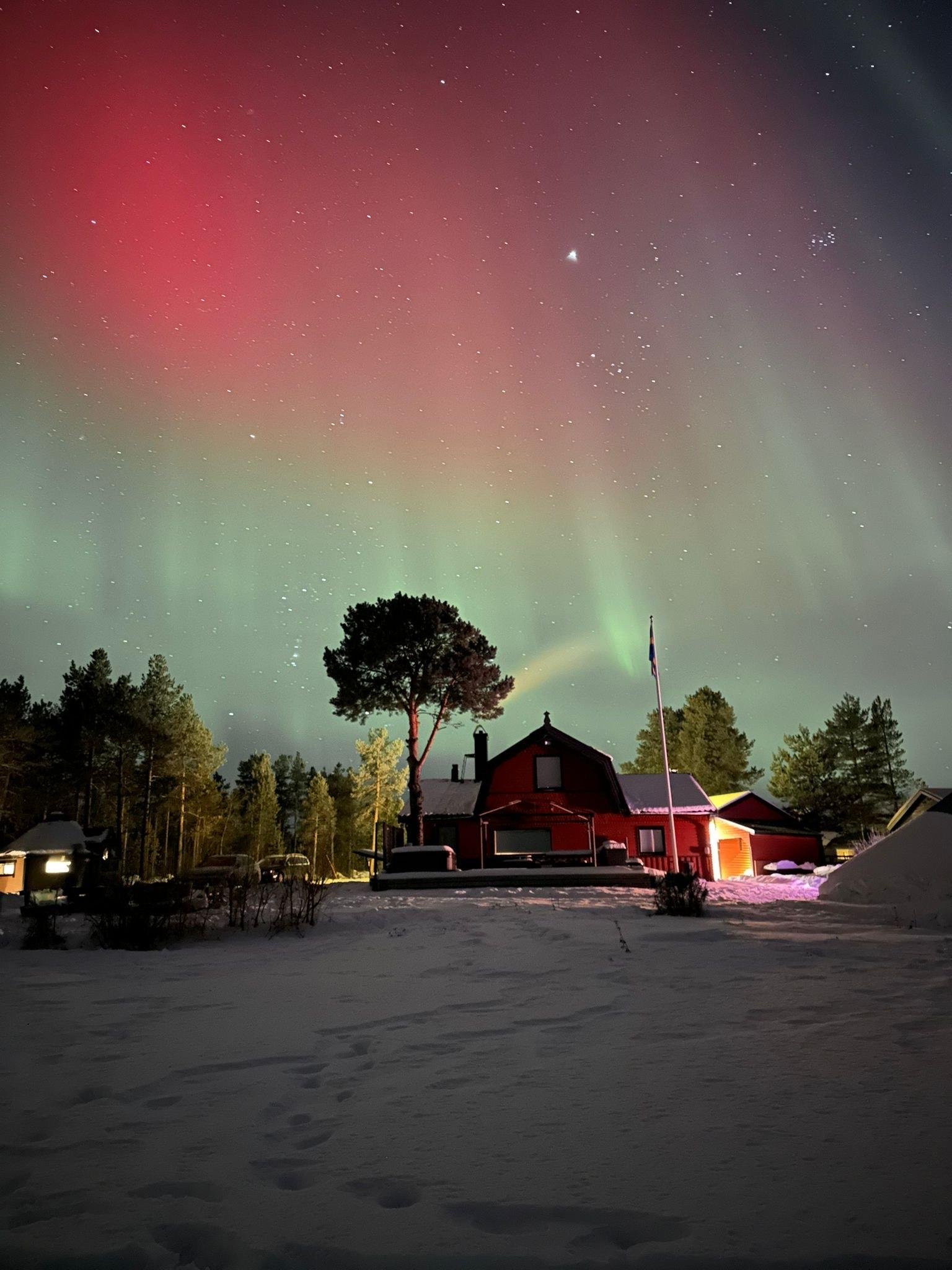 Kiruna Northern Lights Minivan Tour & Frozen Lake Visit