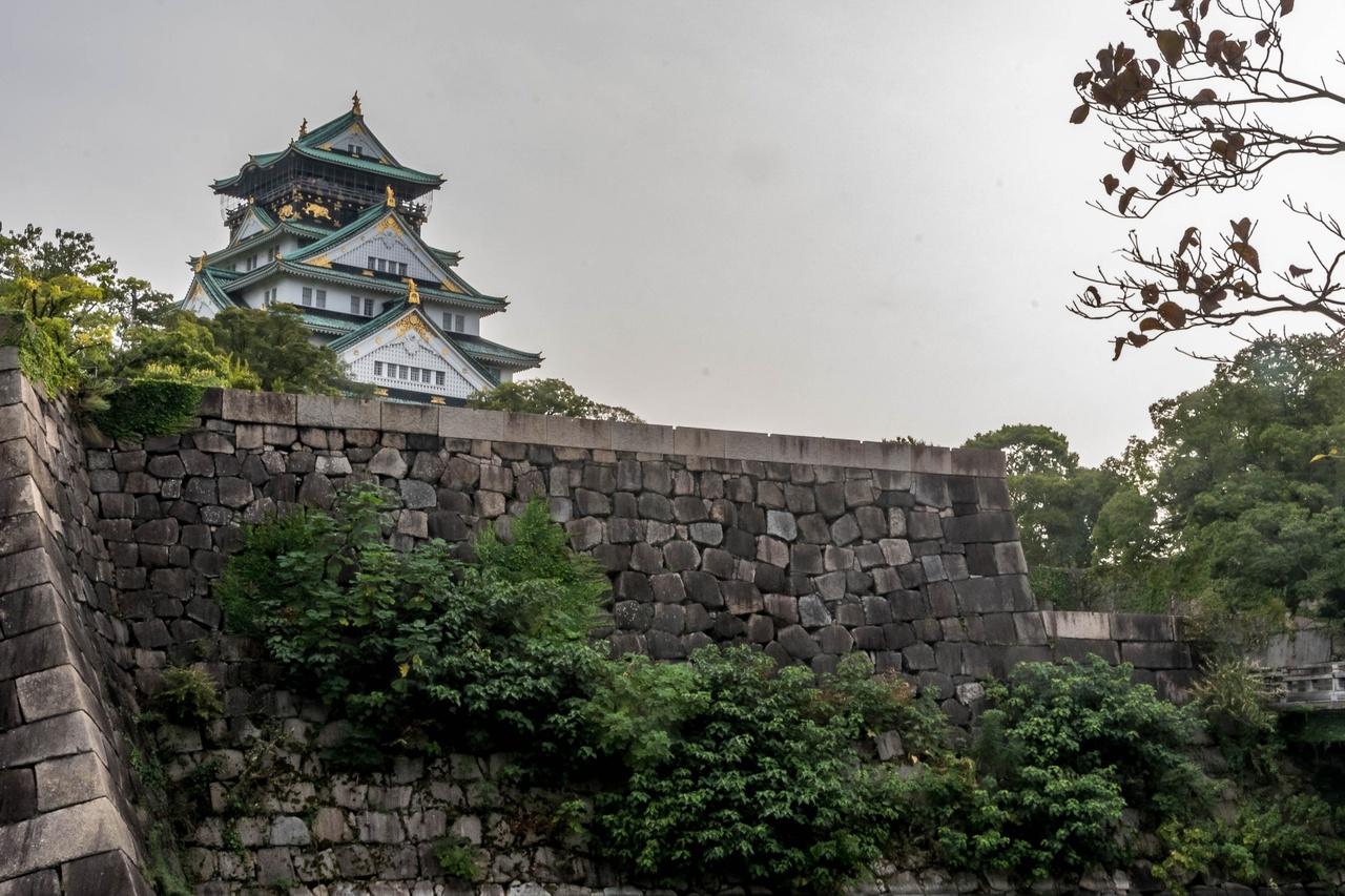 Osaka: Osaka Castle Haunted History Tour (Night & Day)