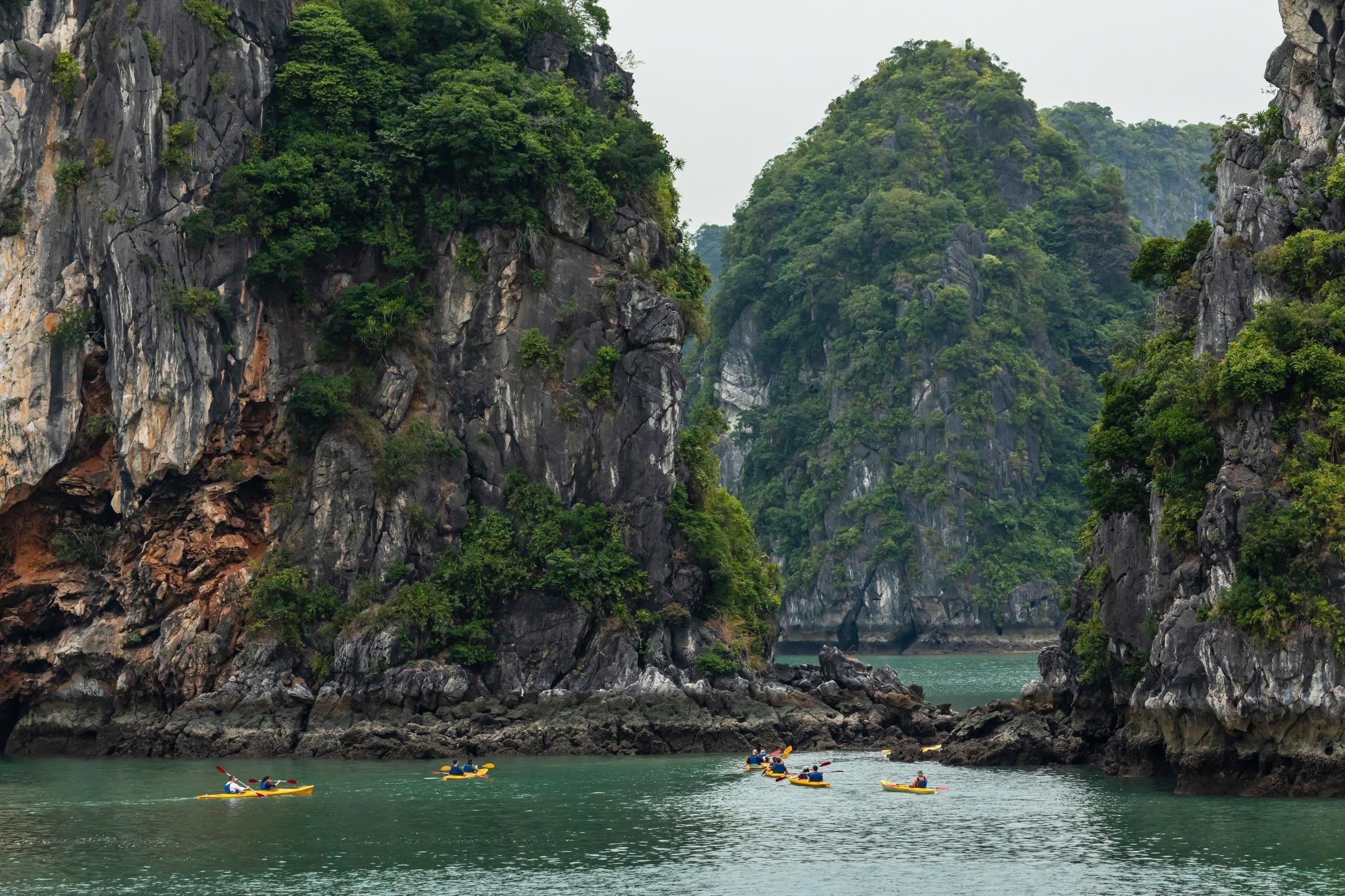 Ha Long to Lan Ha Bay Full-Day Cruise from Hanoi
