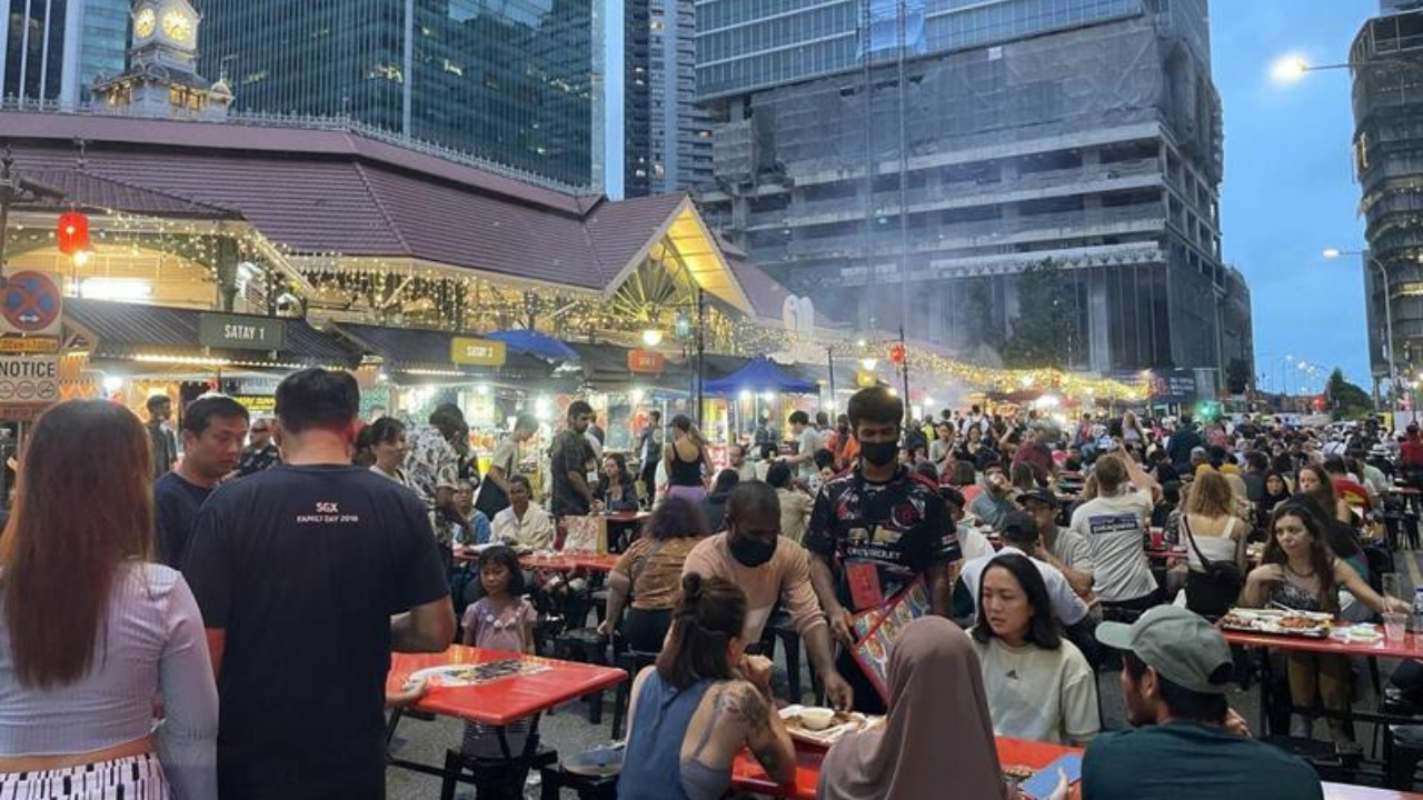 Marina Bay Evening Walk with Street Food