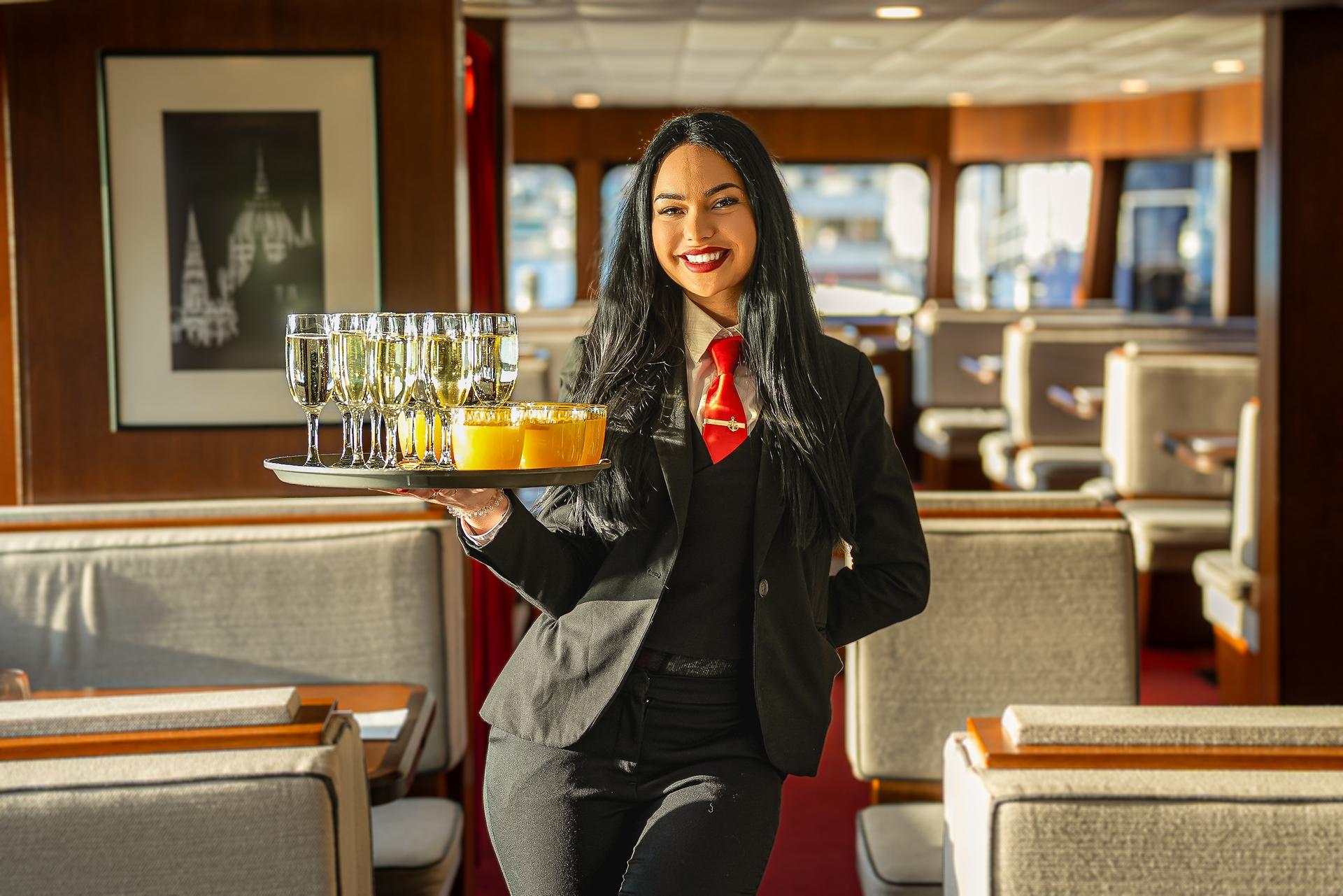Budapest: Premium Sightseeing Cruise with Tokaj Frizzante