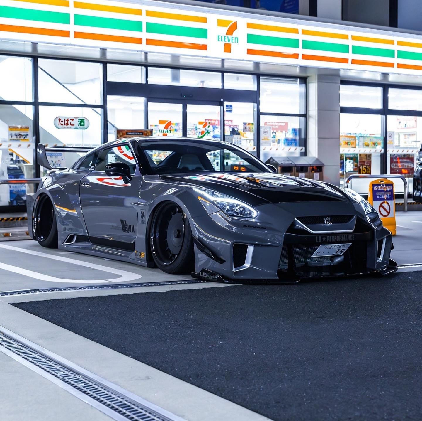 Tokyo: Visit Every Car Meet in Tokyo in a Widebody R35 GTR!