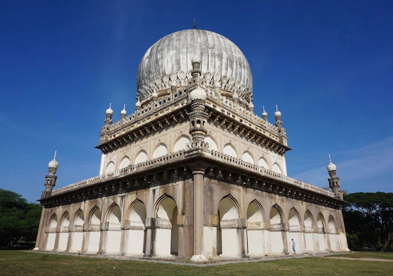 Comprehensive Hyderabad Heritage: Full & Half-Day Private Tour