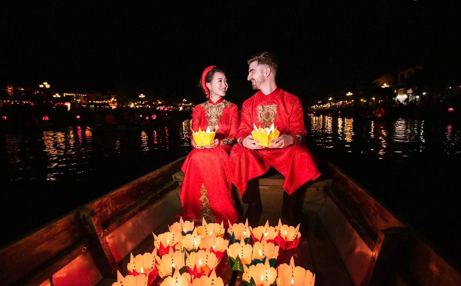 Hoai River Evening Lantern Boat Experience