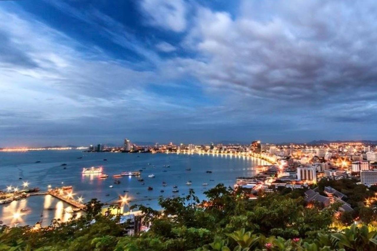 Private Bangkok–Pattaya Transfer: Sedan, MPV & Van Options