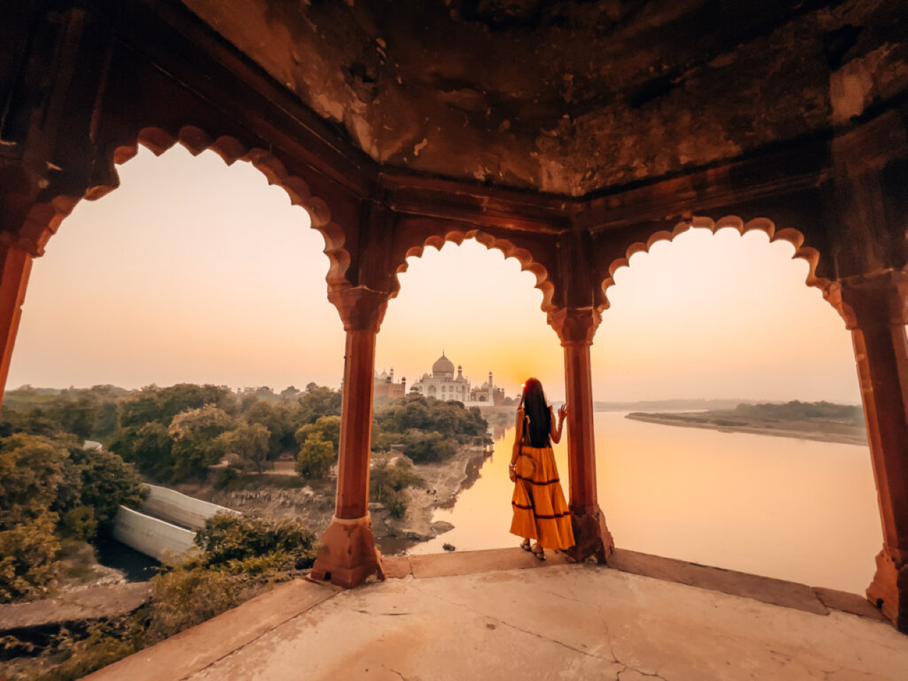Delhi to Agra: Taj Mahal by Moonlight & Agra Fort Day Tour