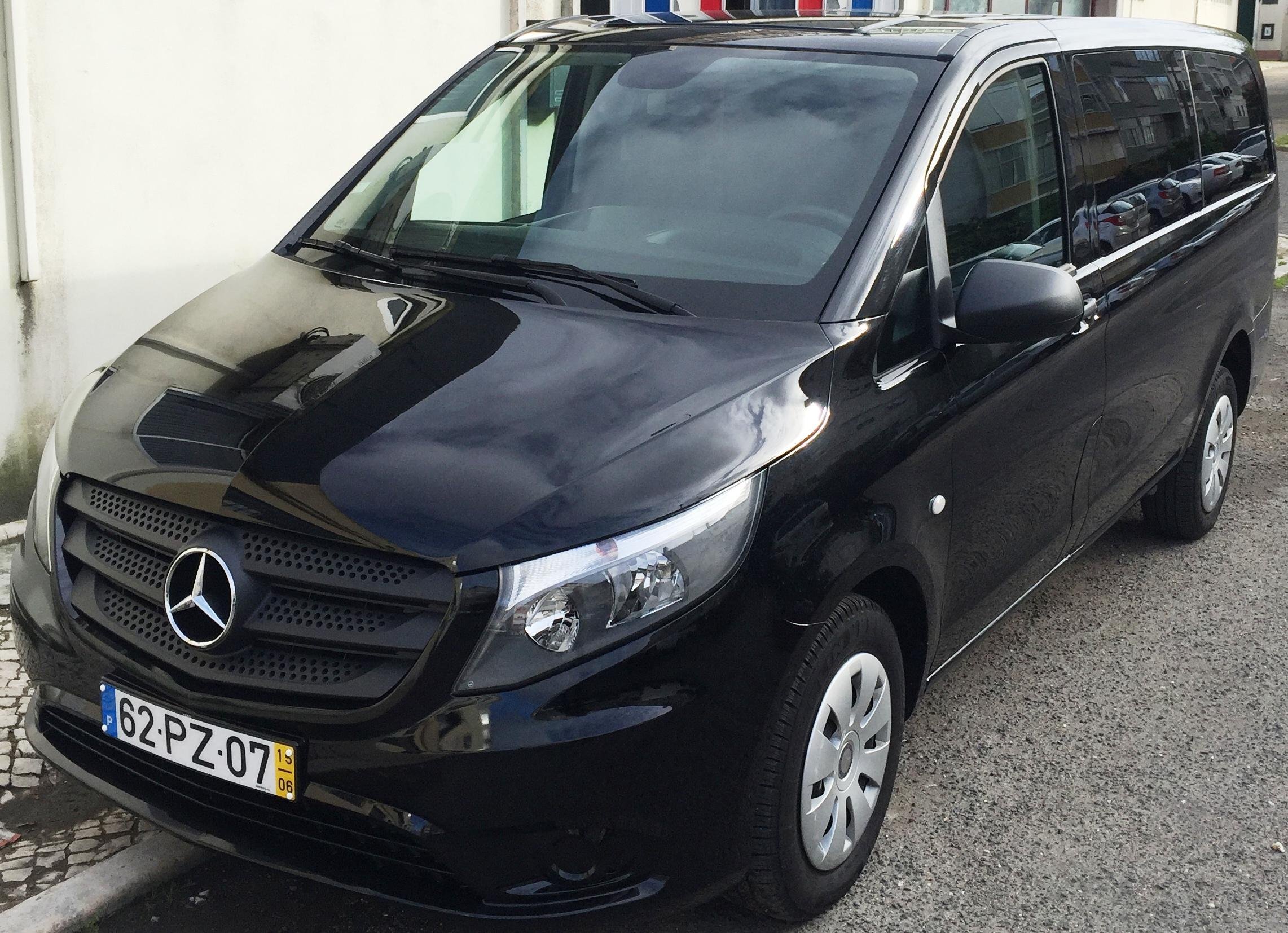 Private Airport Transfer: Lisbon to Cascais