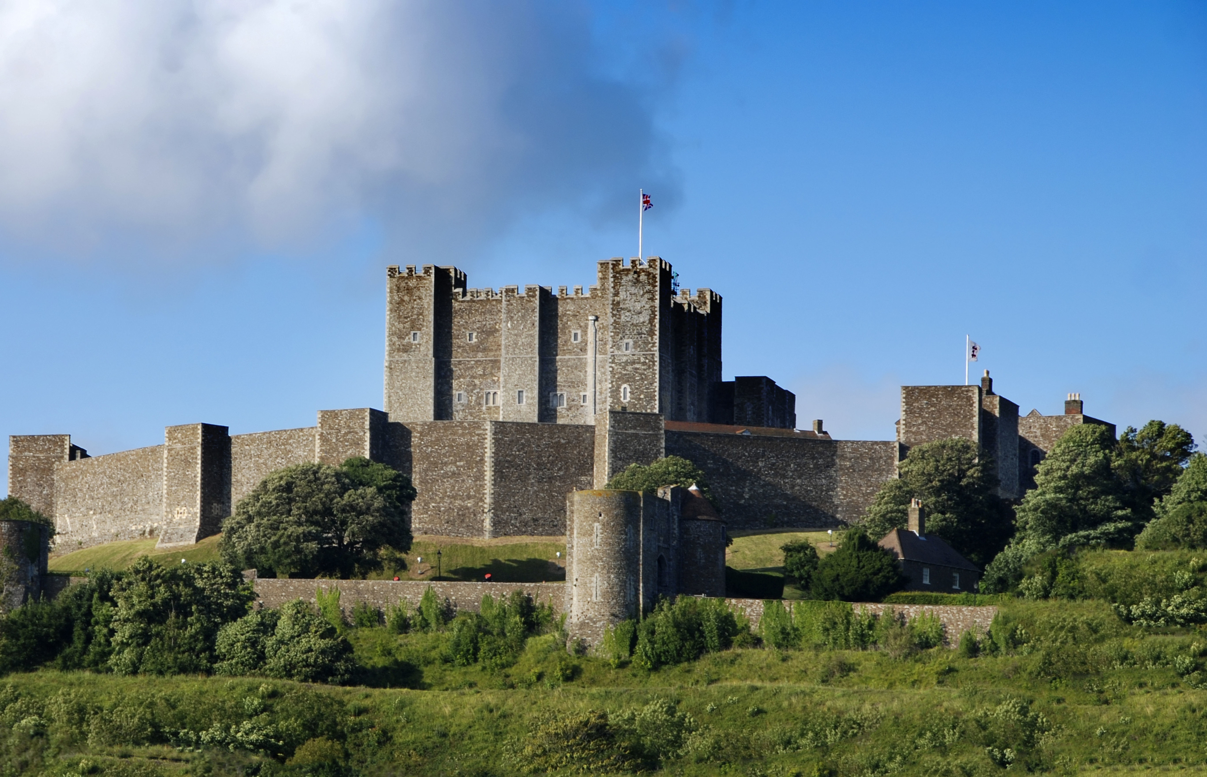 Canterbury, Dover Castle & White Cliffs Day Trip from London