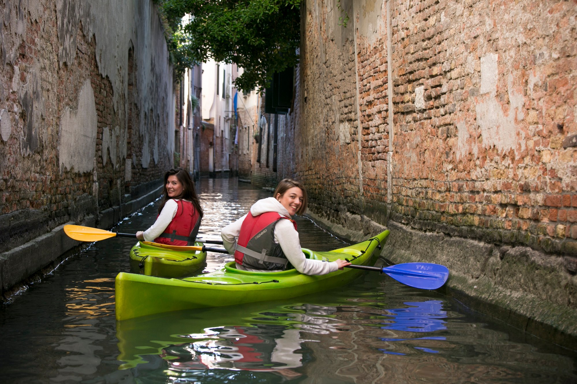 Guided Kayak Adventure Through Venice's Canals