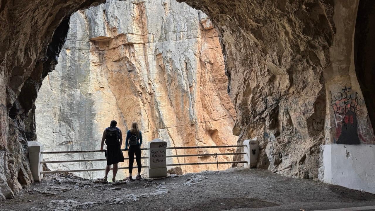 Montanejos Thermal Springs & Waterfall Adventure from Valencia