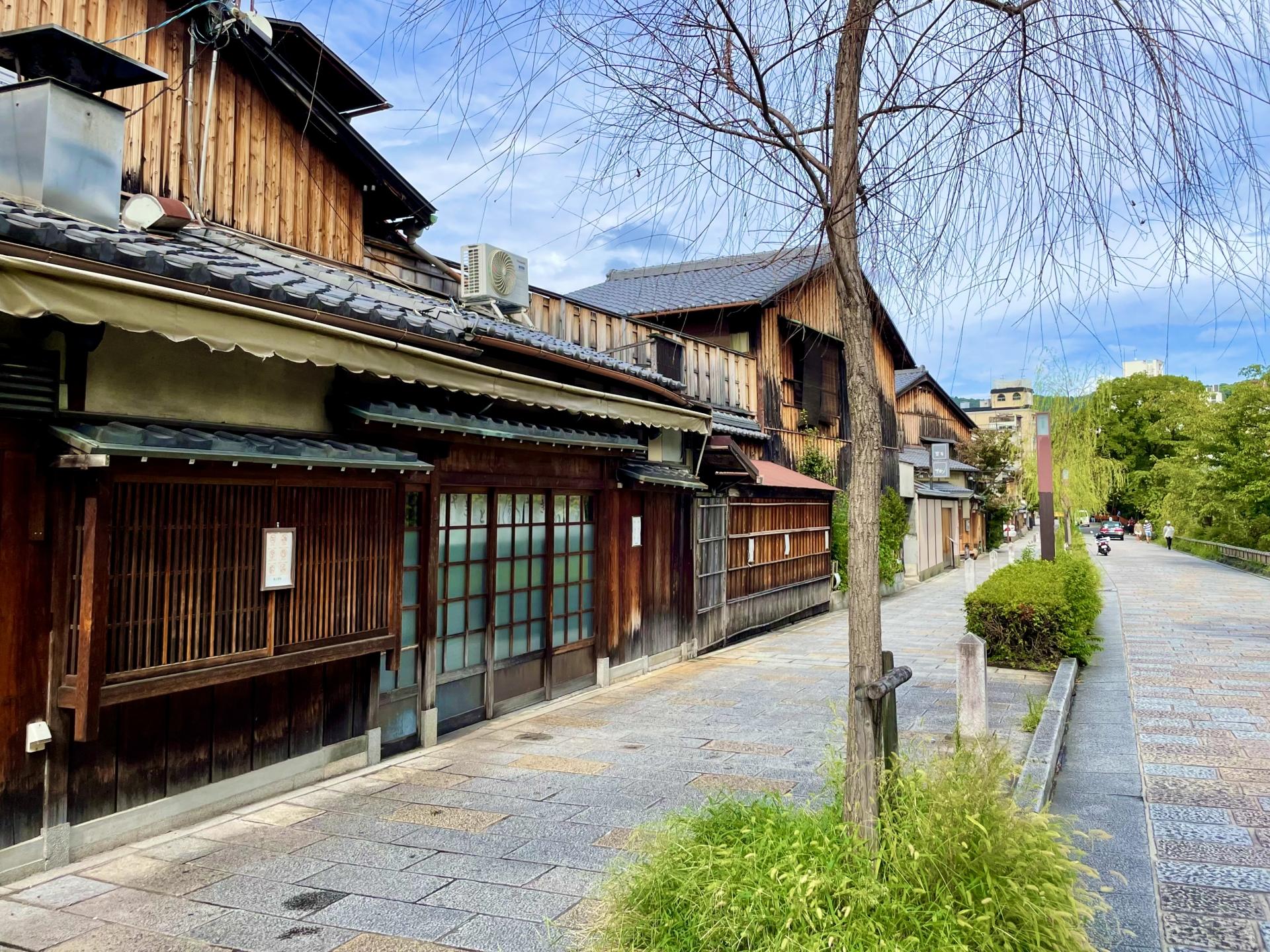 Gion Corner Kyoto - evening streets and teahouse district around the theatre — image 19