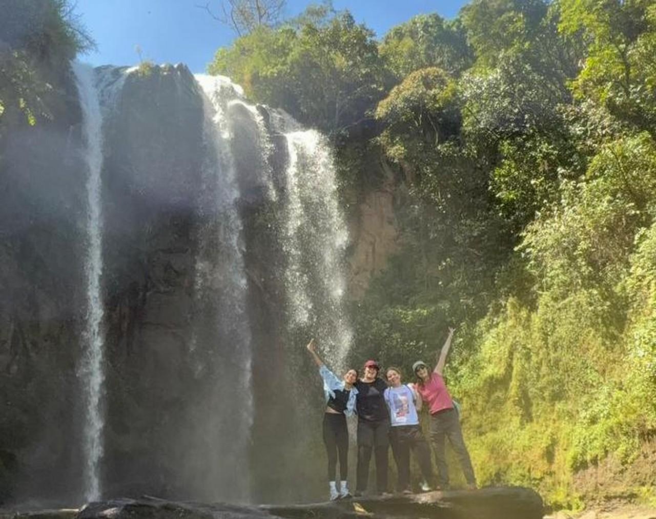 Baños 8-Waterfall Route: Guided Day Tour with Lunch