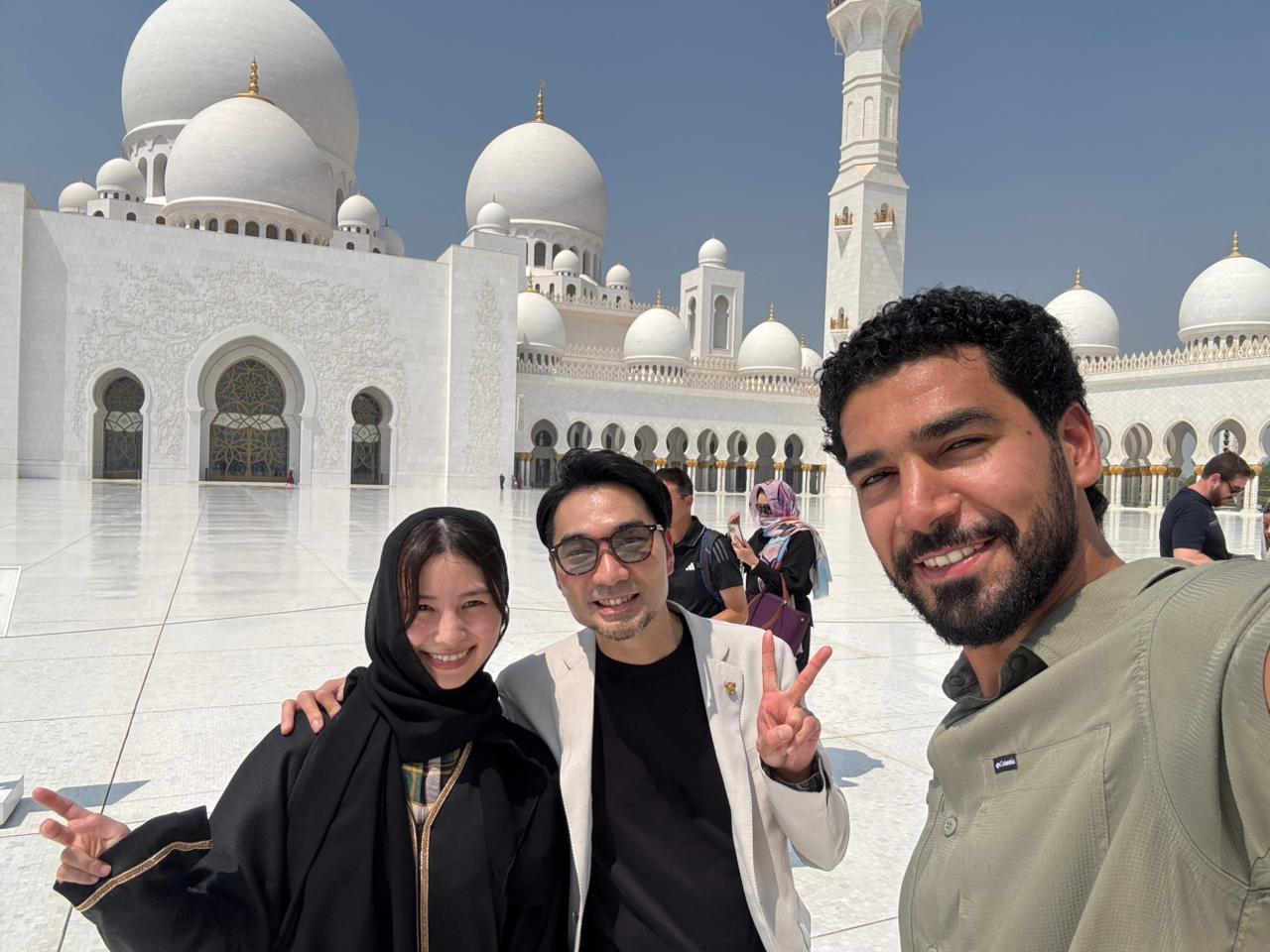Dubai & Abu Dhabi Private Full-Day Transfer with Personal Driver