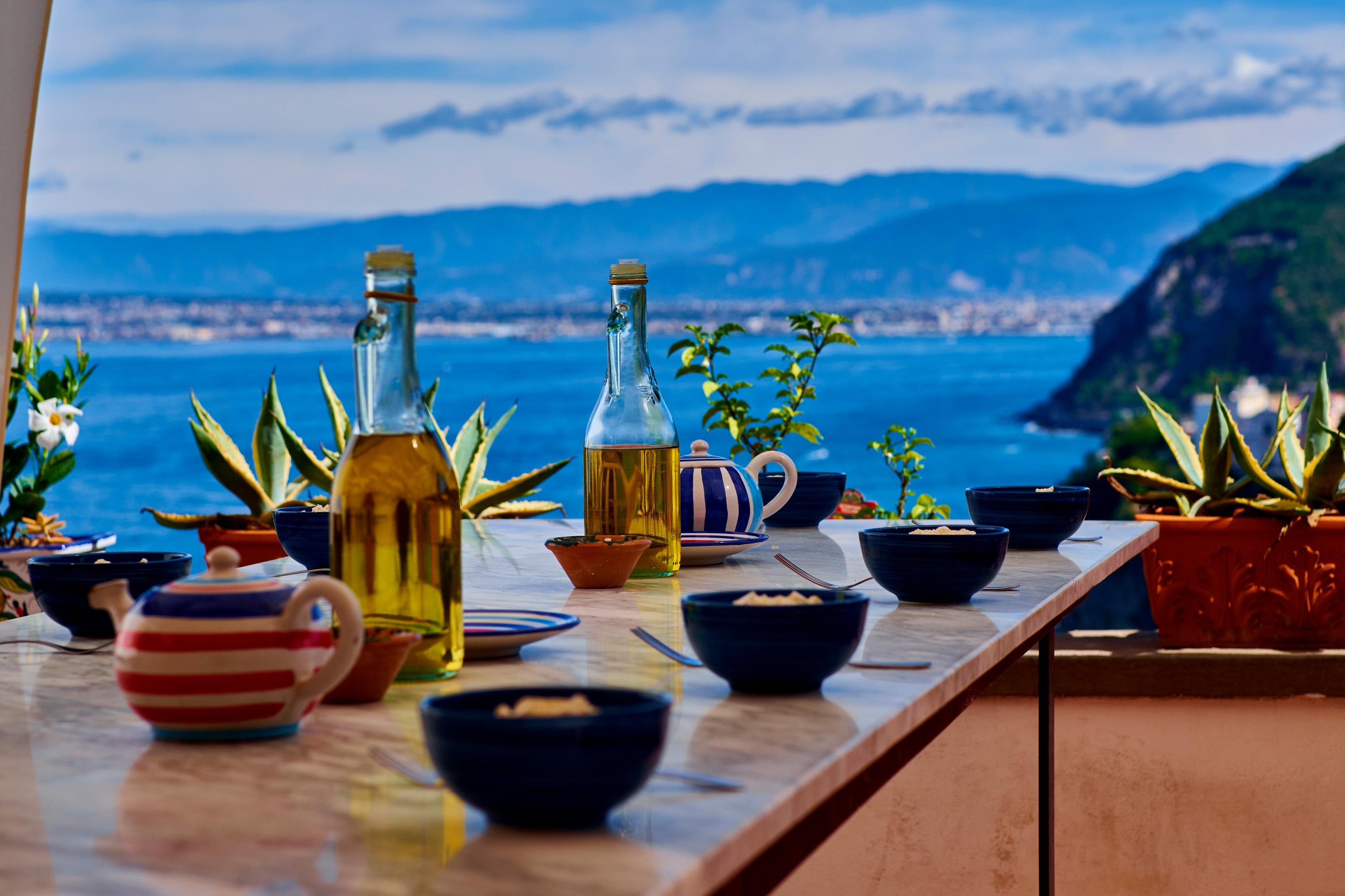 Sorrento Hands-On Cooking Class: Pizza, Pasta & Limoncello