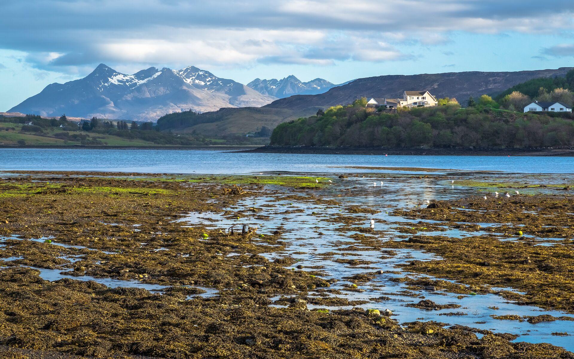 Inverness: Isle of Skye, Fairy Pools, & Castles Day Trip