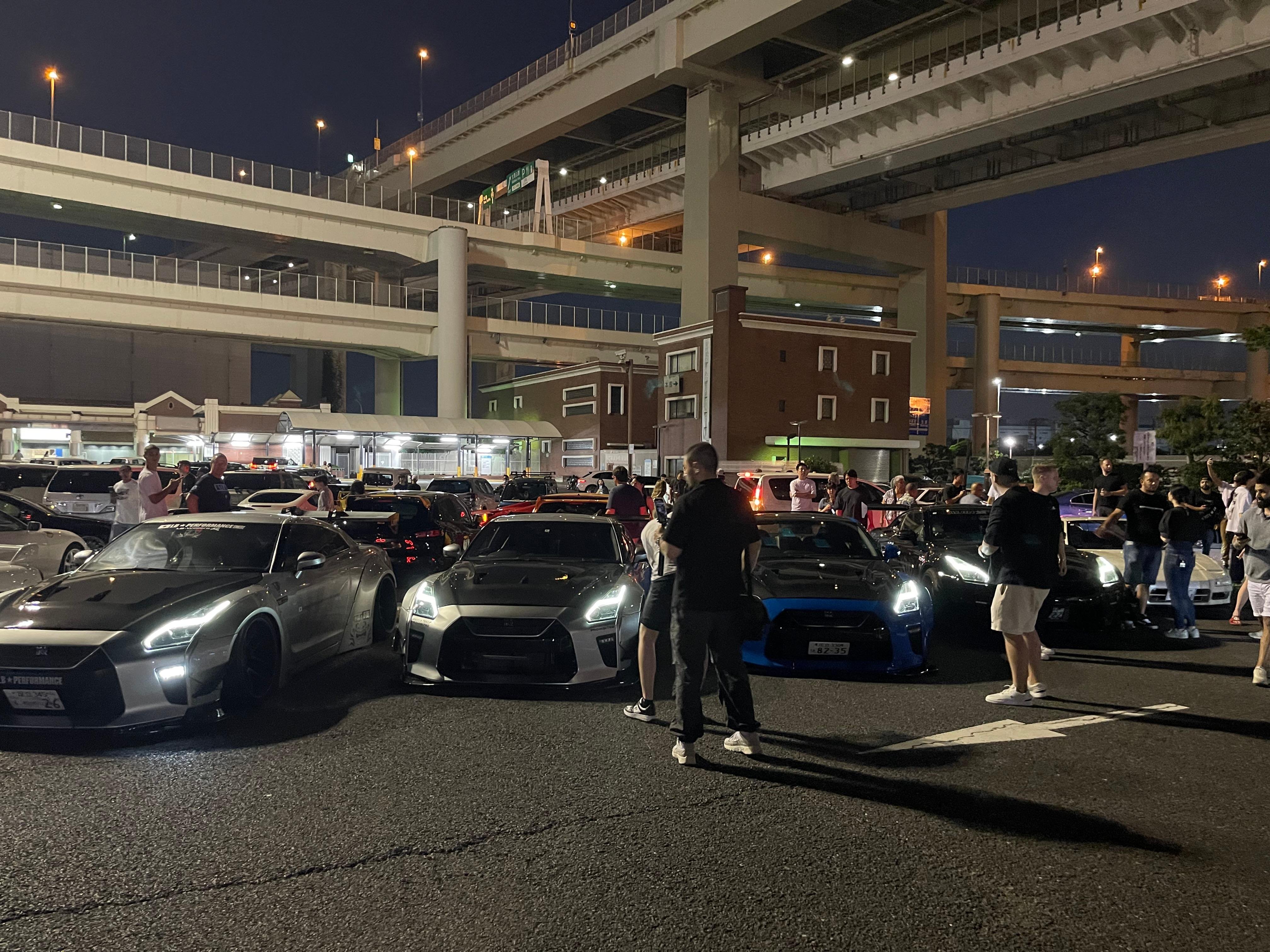 Daikoku Parking : going by this mini JDM - one customer only