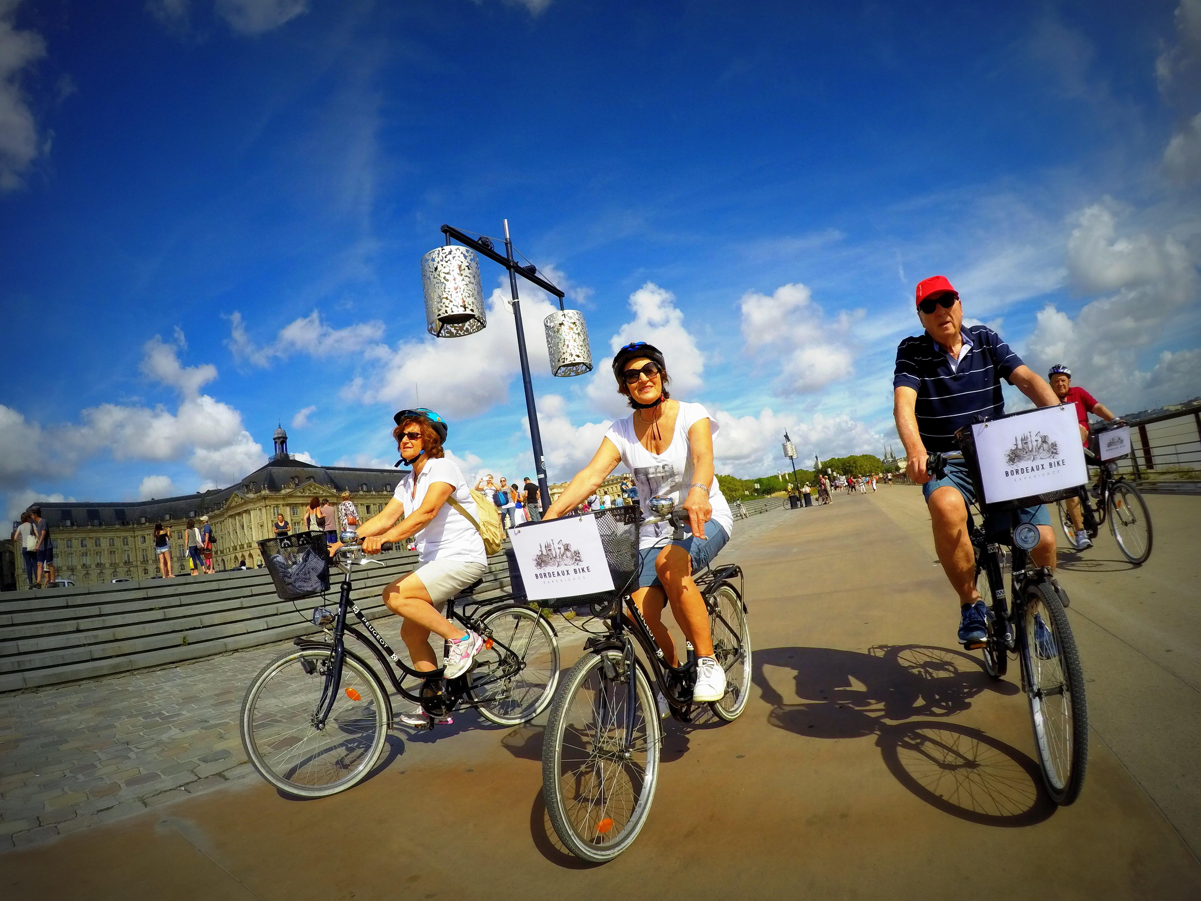 Bordeaux Essentials: 3-Hour Guided Bike Tour