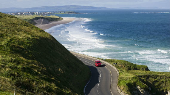 From Belfast: Giant's Causeway, Dunluce Castle & Dark Hedges