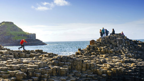 Giant's Causeway, Dunluce Castle & Dark Hedges Day Trip from Belfast