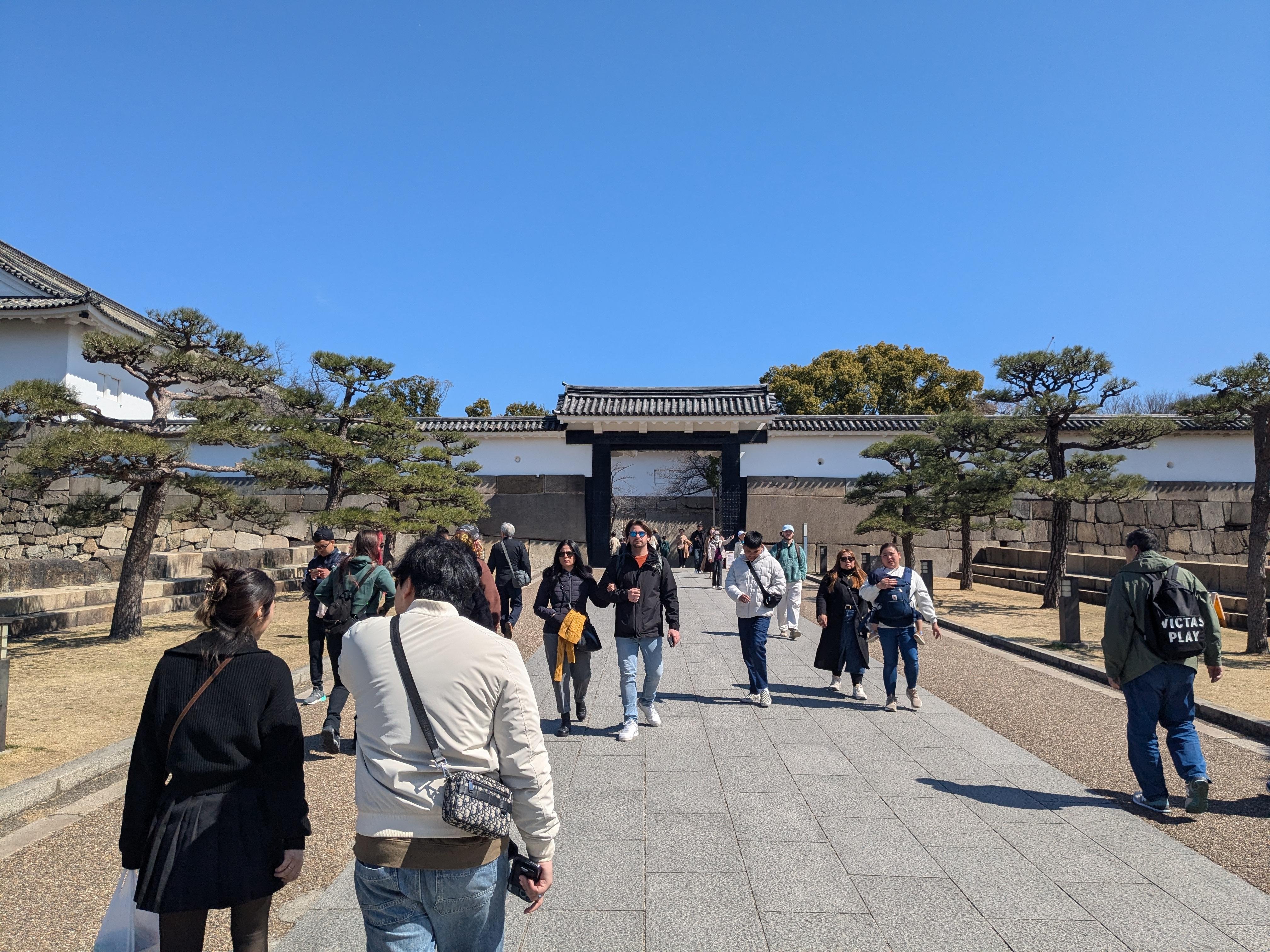 Osaka Castle Guided Tour with a Kansai Local Historian