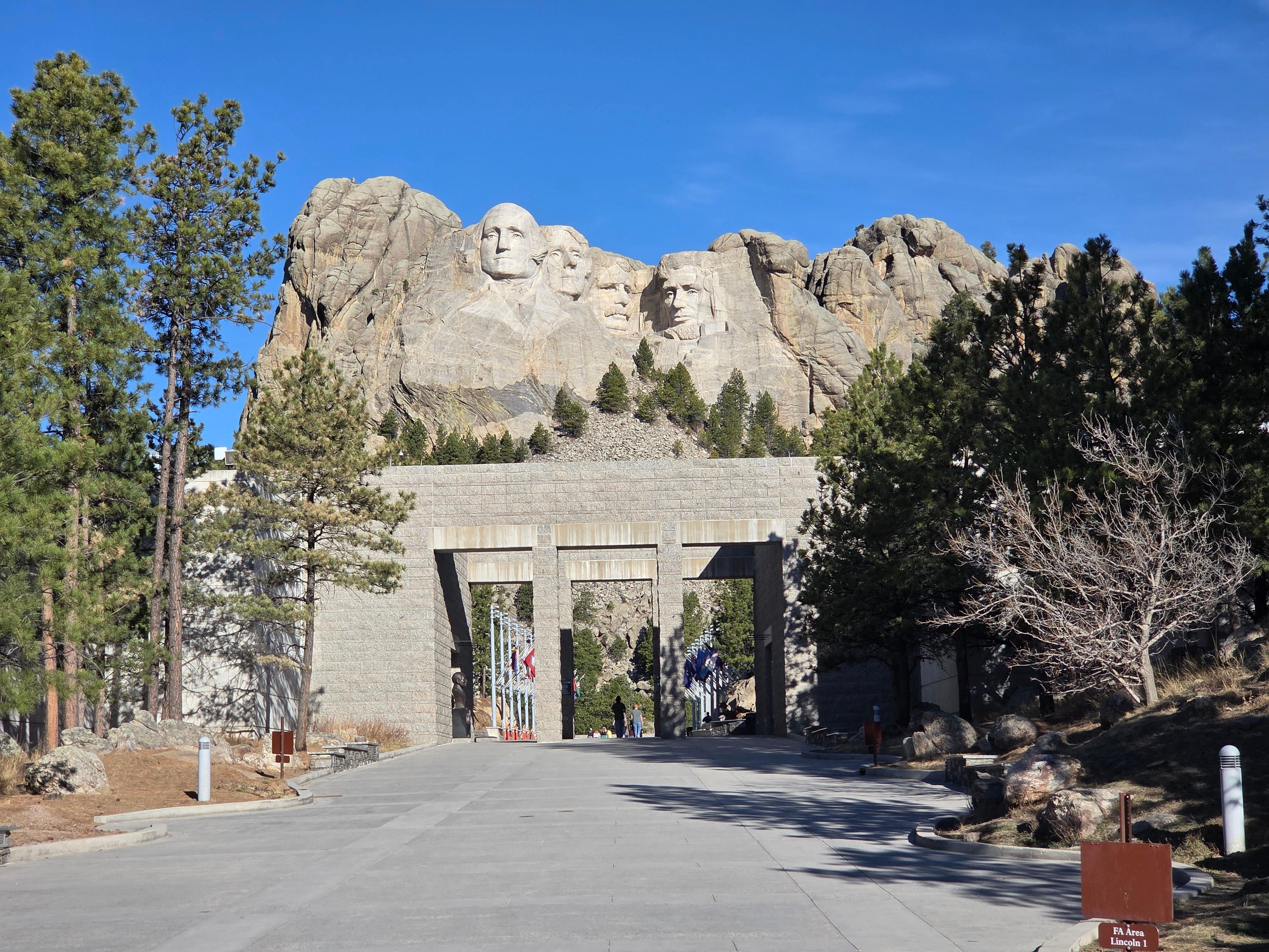 Mt. Rushmore & Crazy Horse Memorial Day Tour
