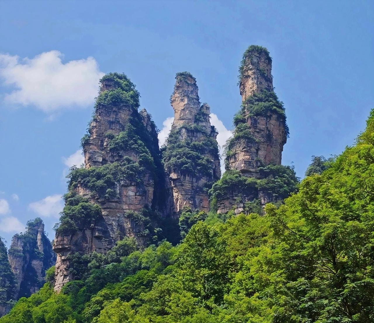 Zhangjiajie National Forest Park 4-Day All-Access Pass with Transport