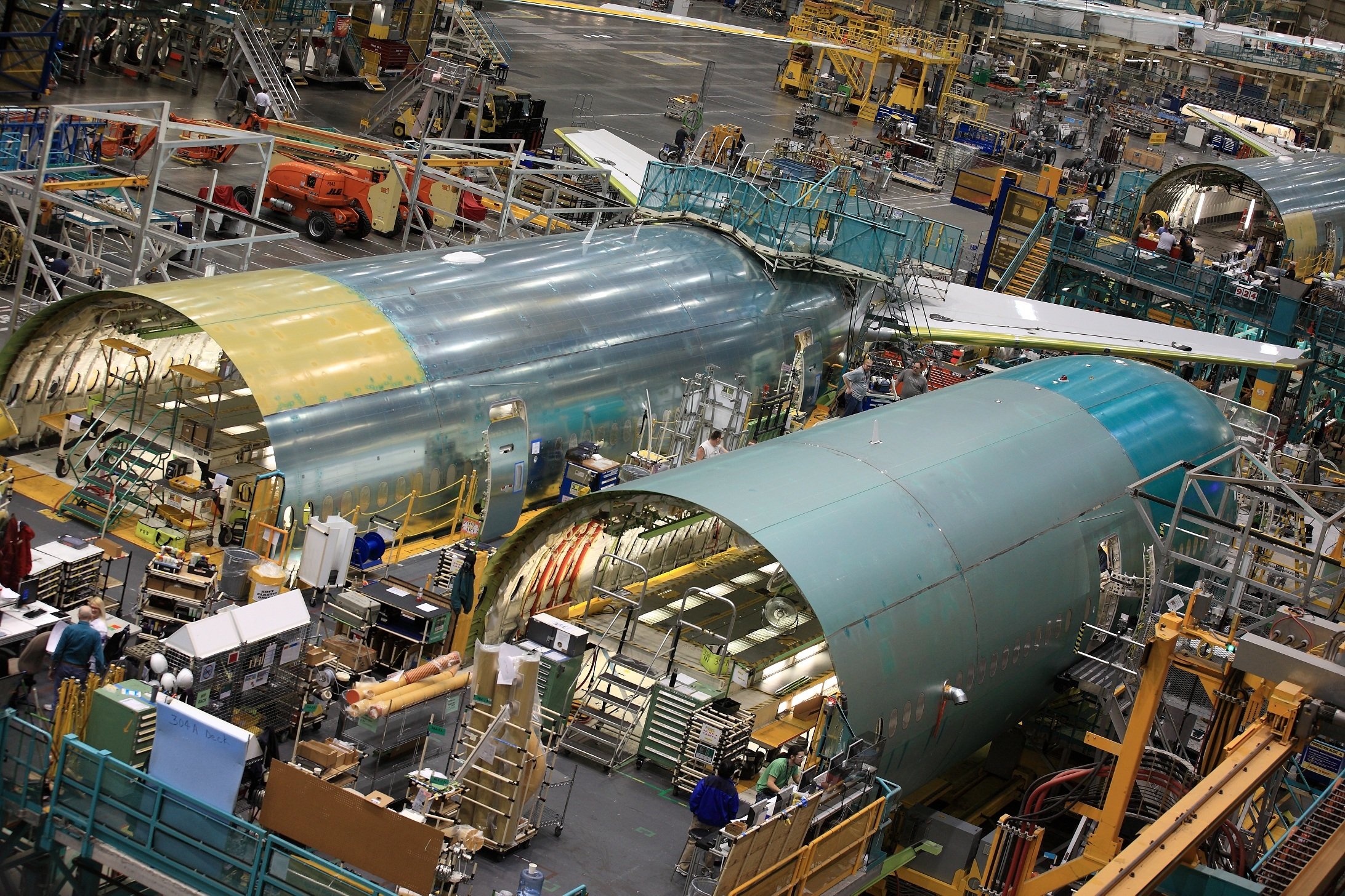 Boeing factory tour — wide-body assembly line seen from the visitor balcony at Everett — image 5