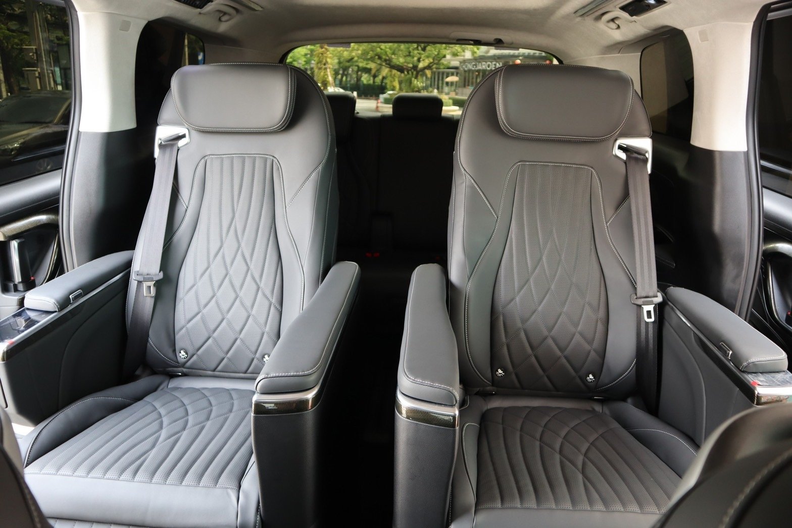 Bangkok Private Luxury Chauffeur Service
