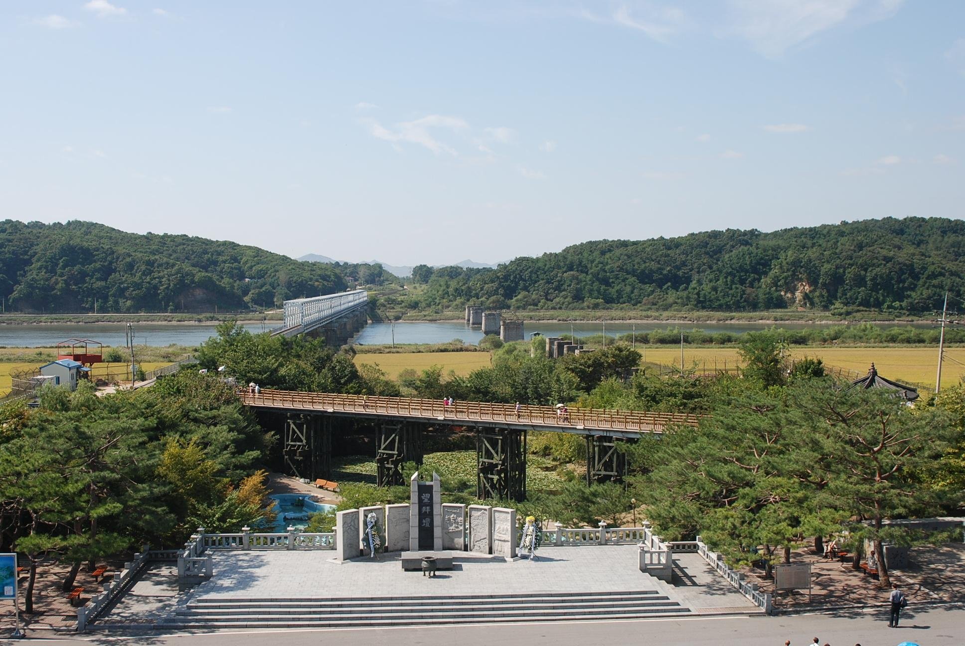 Seoul DMZ Day Tour: 3rd Tunnel, Dora Observatory & North Korean Defector Encounter