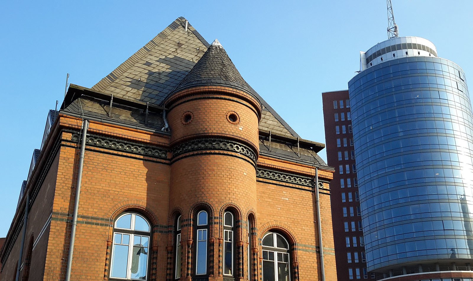 Hamburg: Speicherstadt and HafenCity Guided Tour