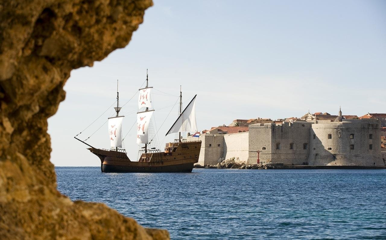 Dubrovnik: Game of Thrones Karaka Ship Cruise & Old Town Walking Tour