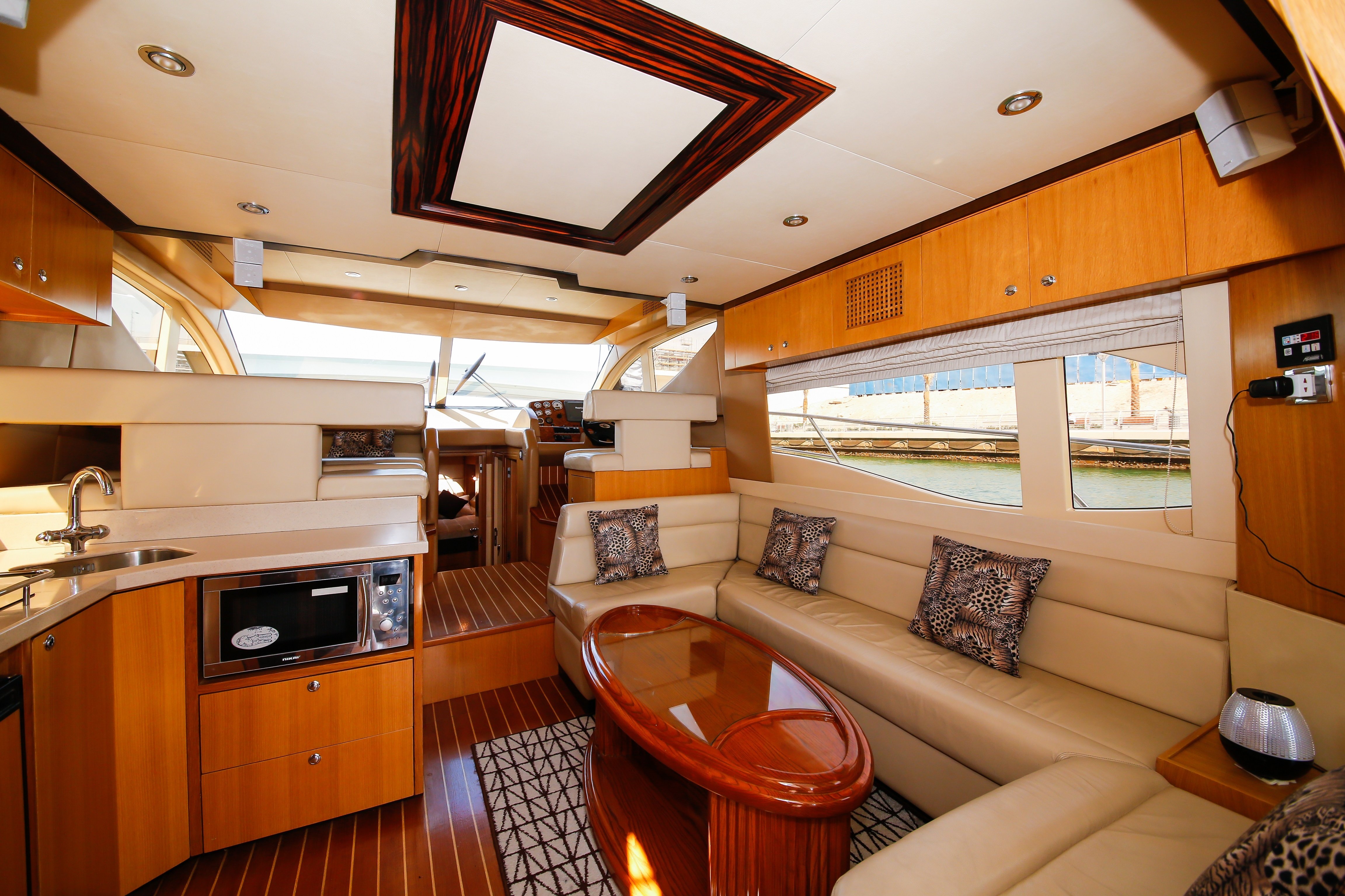 Dubai Luxury Yacht Cruise: Palm Jumeirah & Burj Al Arab
