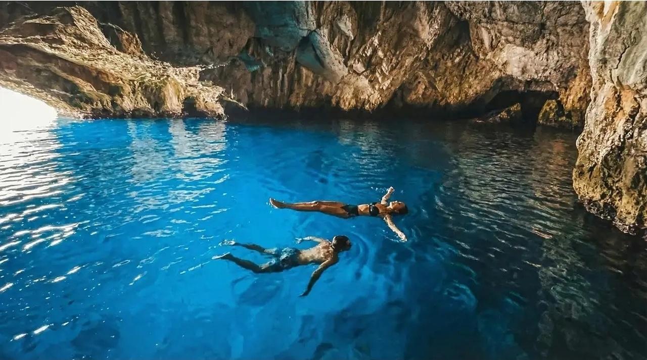 Dubrovnik Speedboat Expedition: 7 Caves & Blue Cave Snorkel