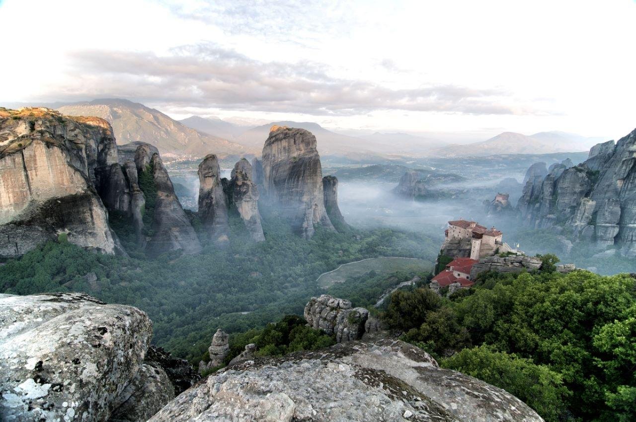 Athens to Meteora: Full-Day Monastery & Caves Tour with Lunch