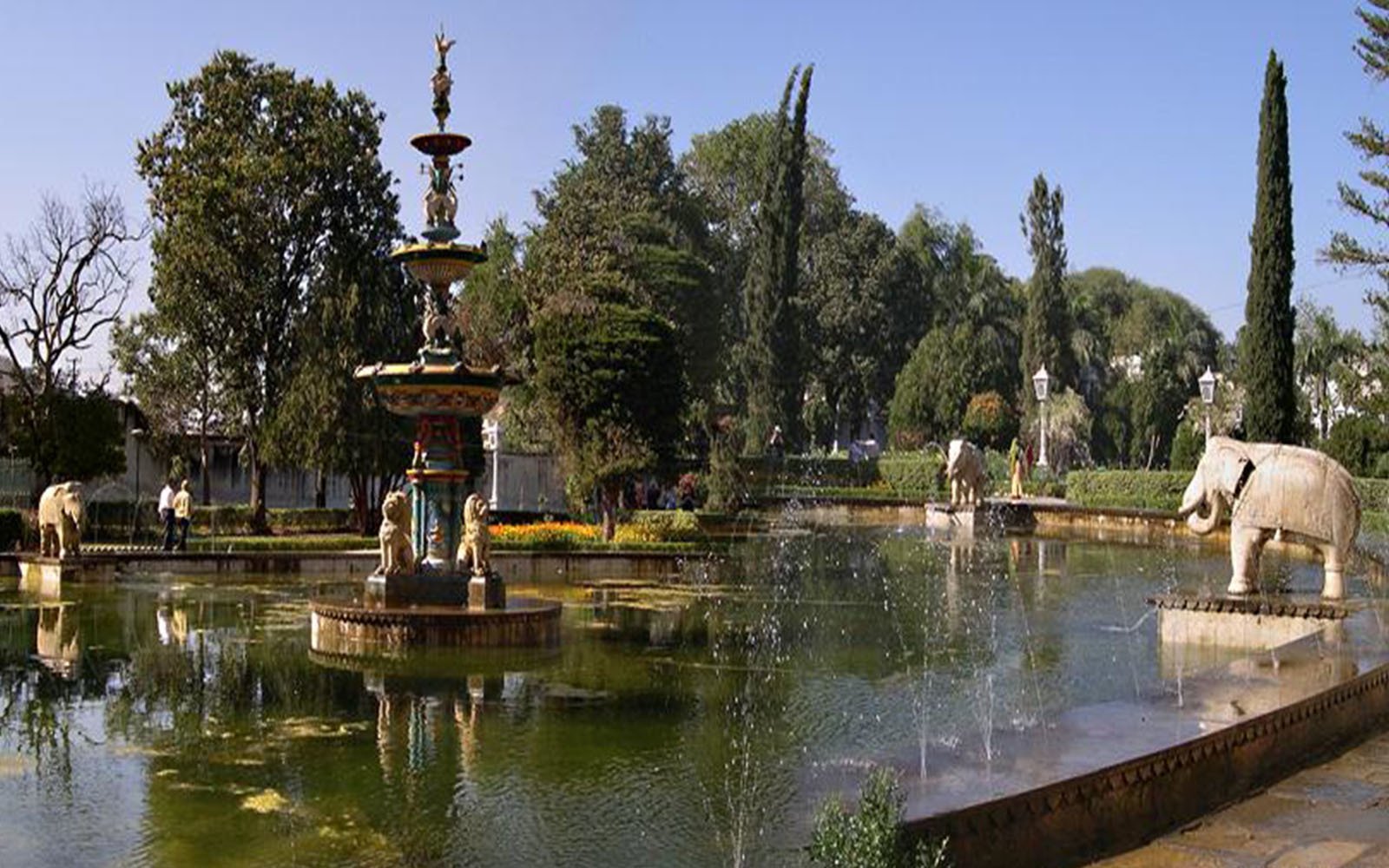Udaipur Private Day Tour: Palaces, Temples & Boat Cruise